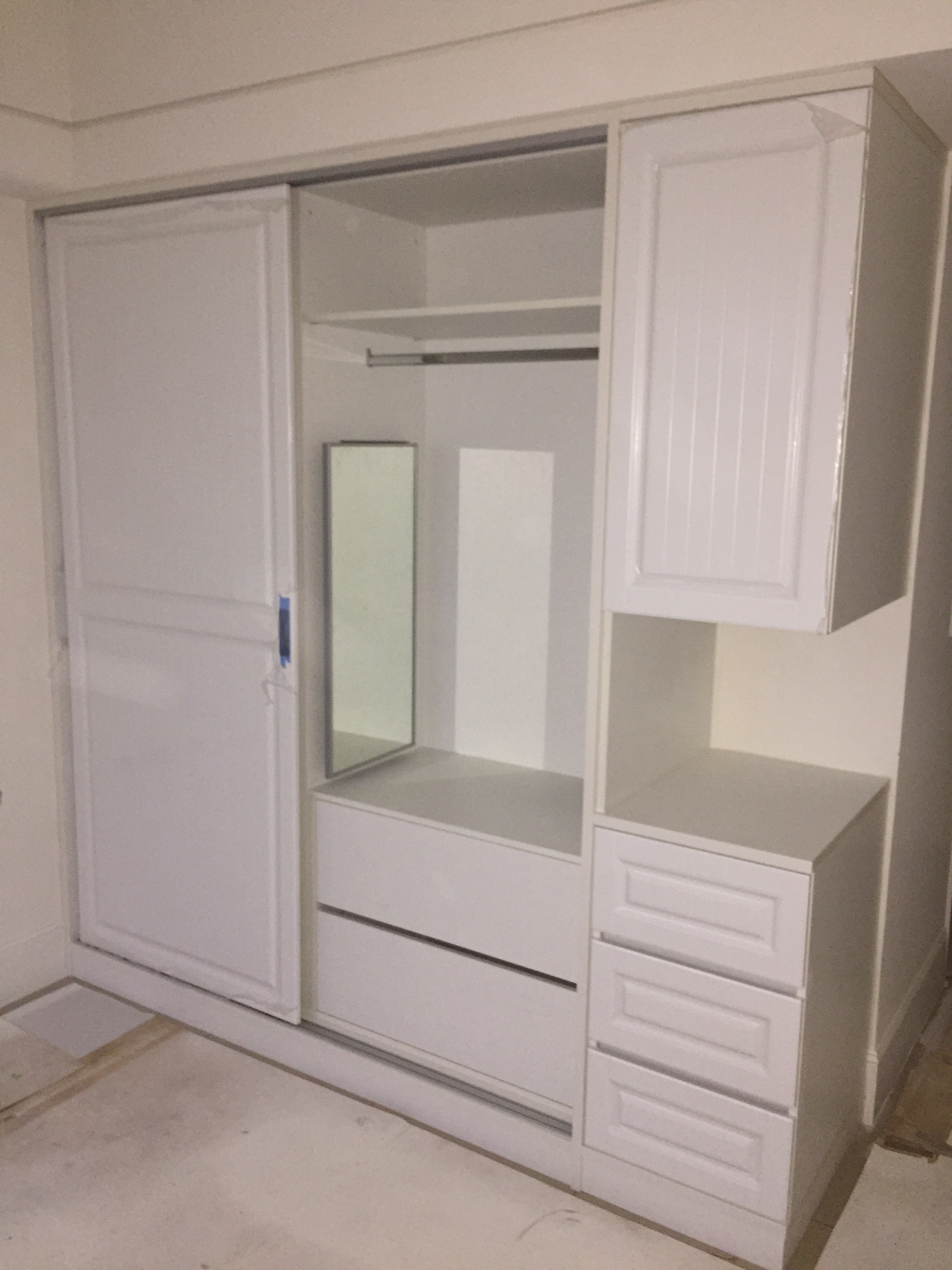 成形推拉門衣櫃含側邊收納櫃