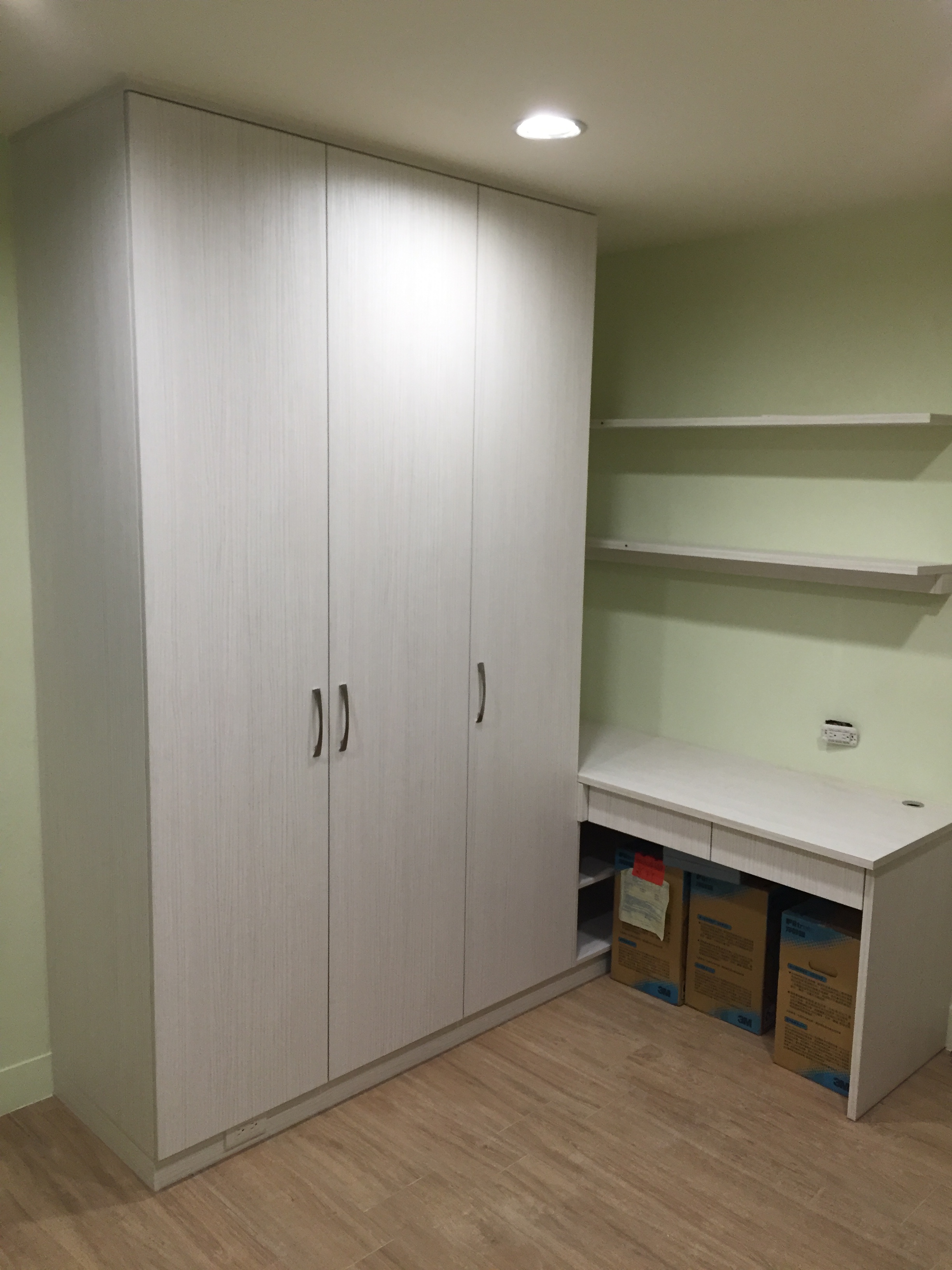 白岑木衣櫃組含書桌層板