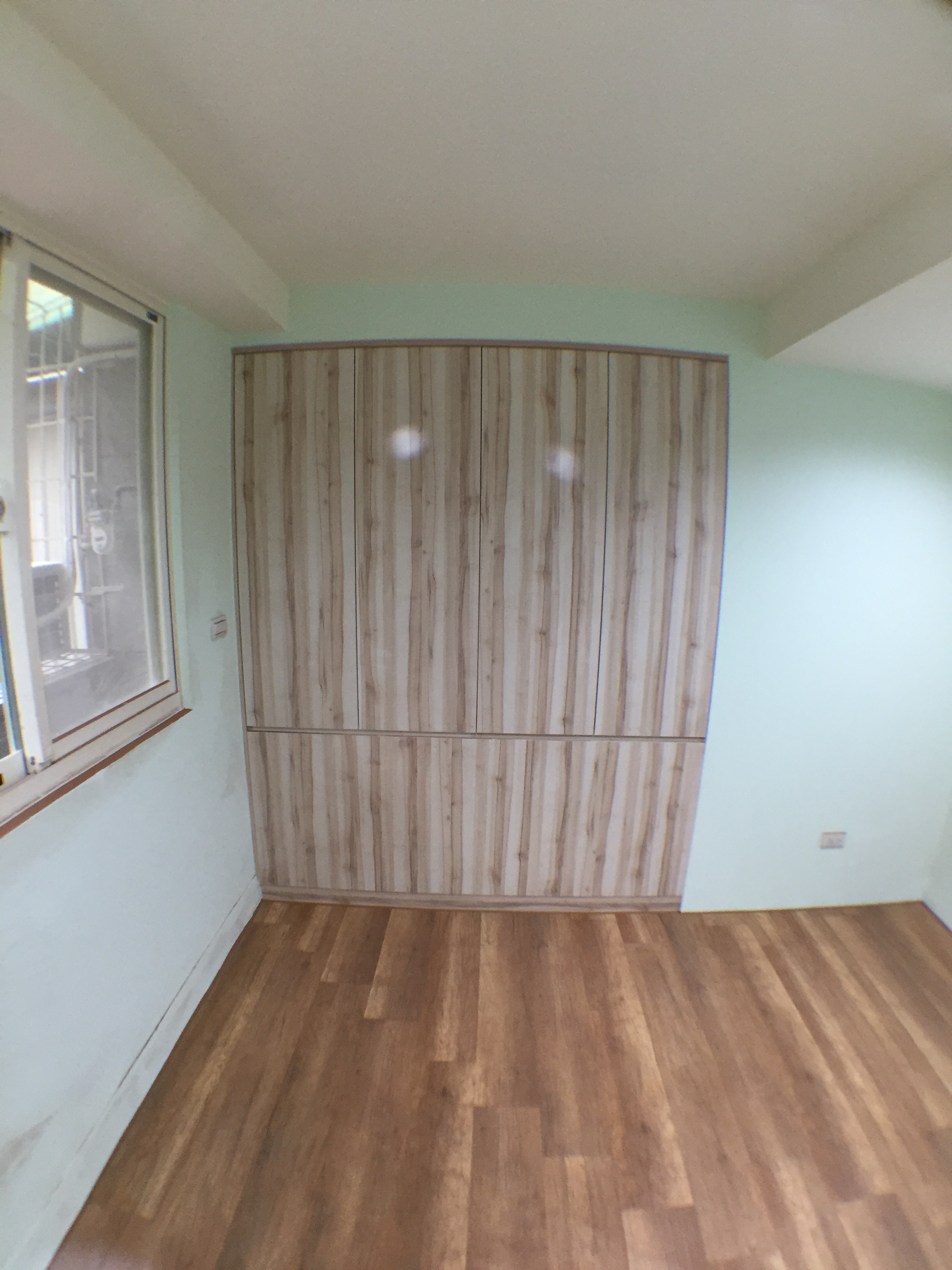 大木紋嵌入式衣櫃