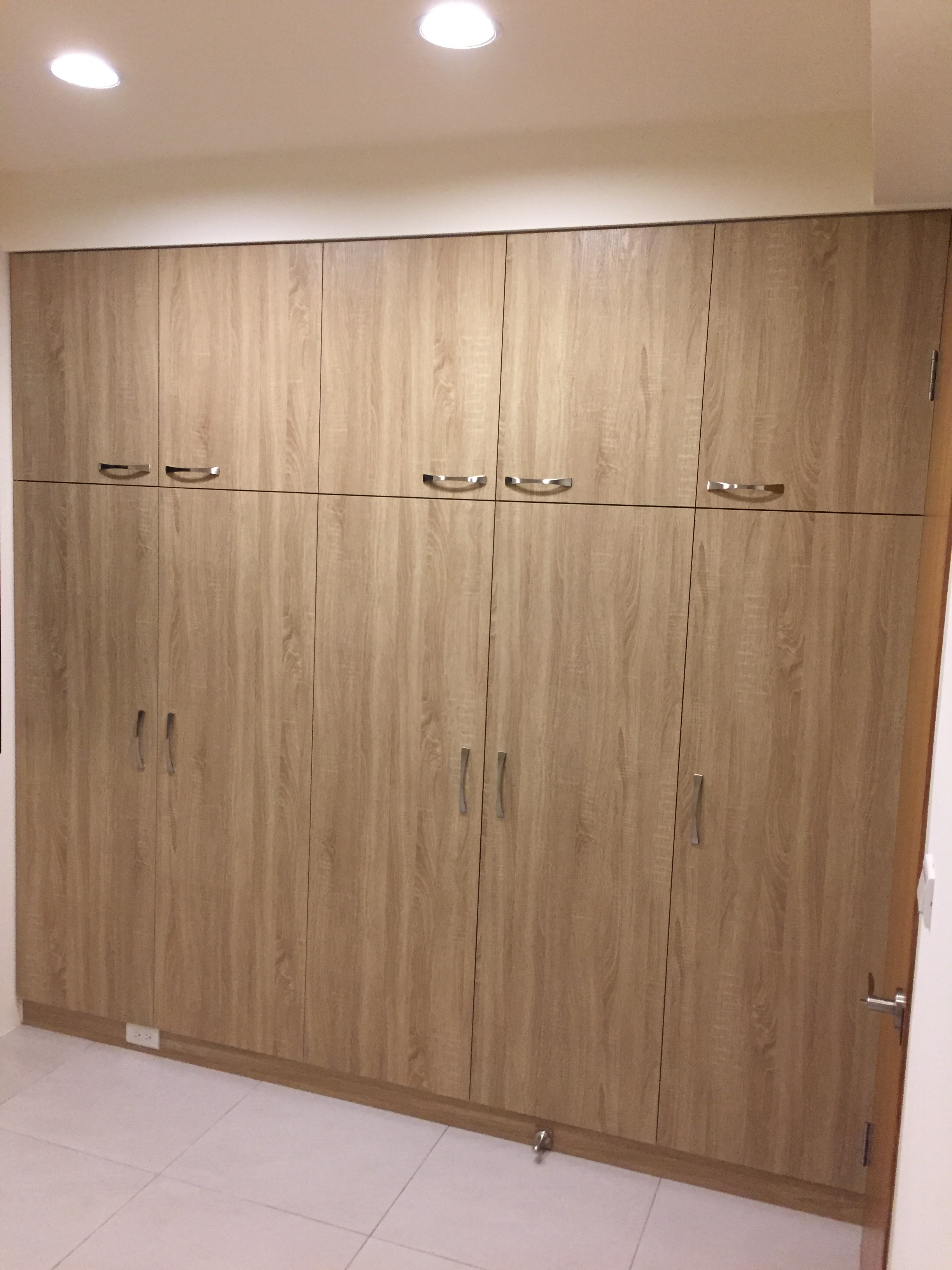 胡桃色對開門衣櫃