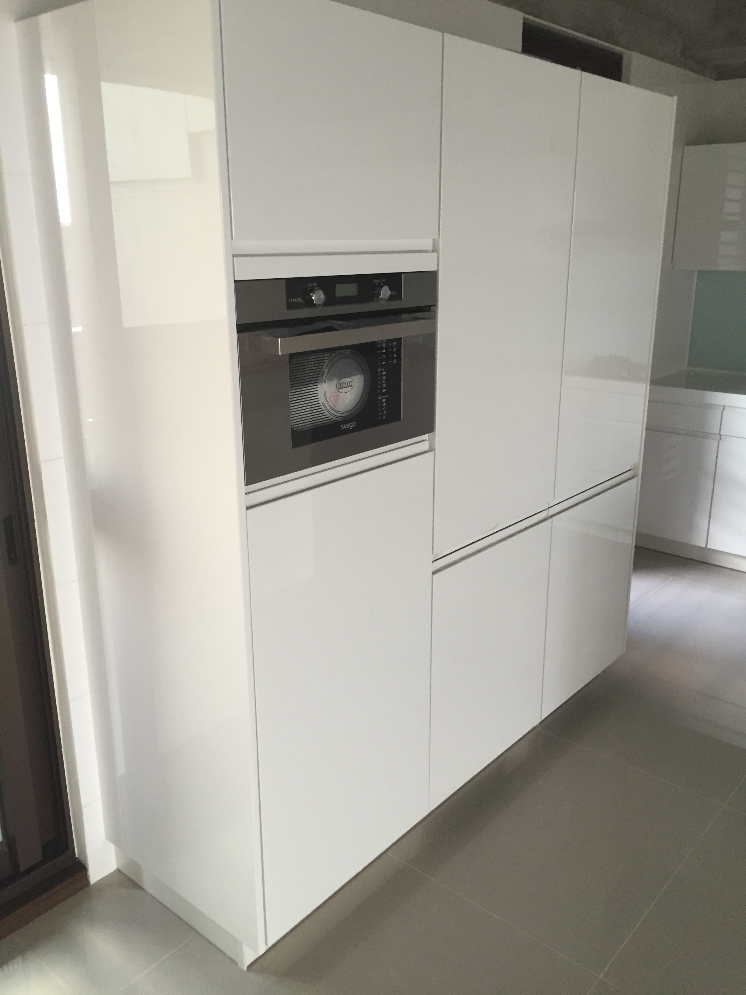 鋼琴烤漆白電器櫃