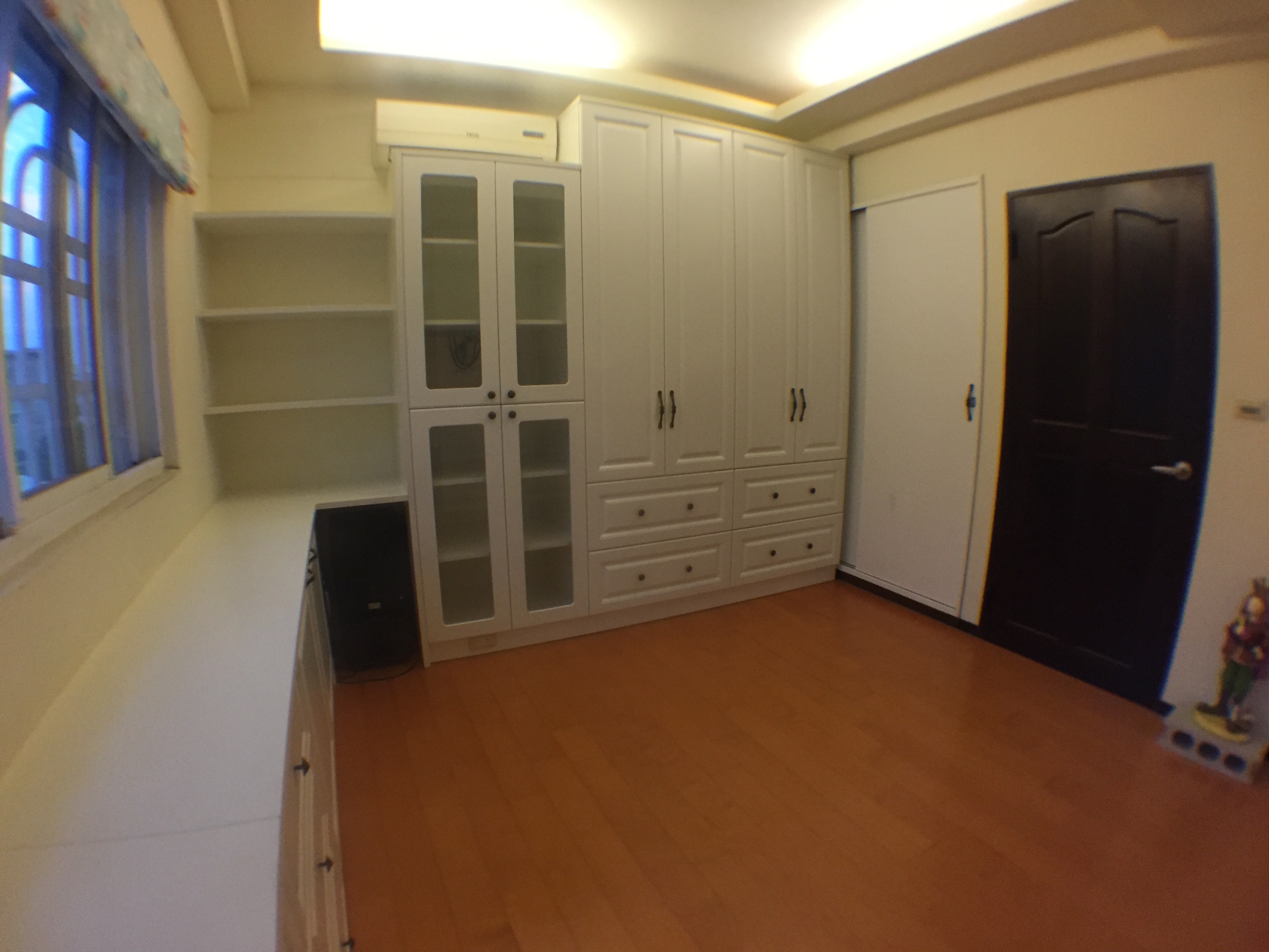 成形門衣櫃含書櫃