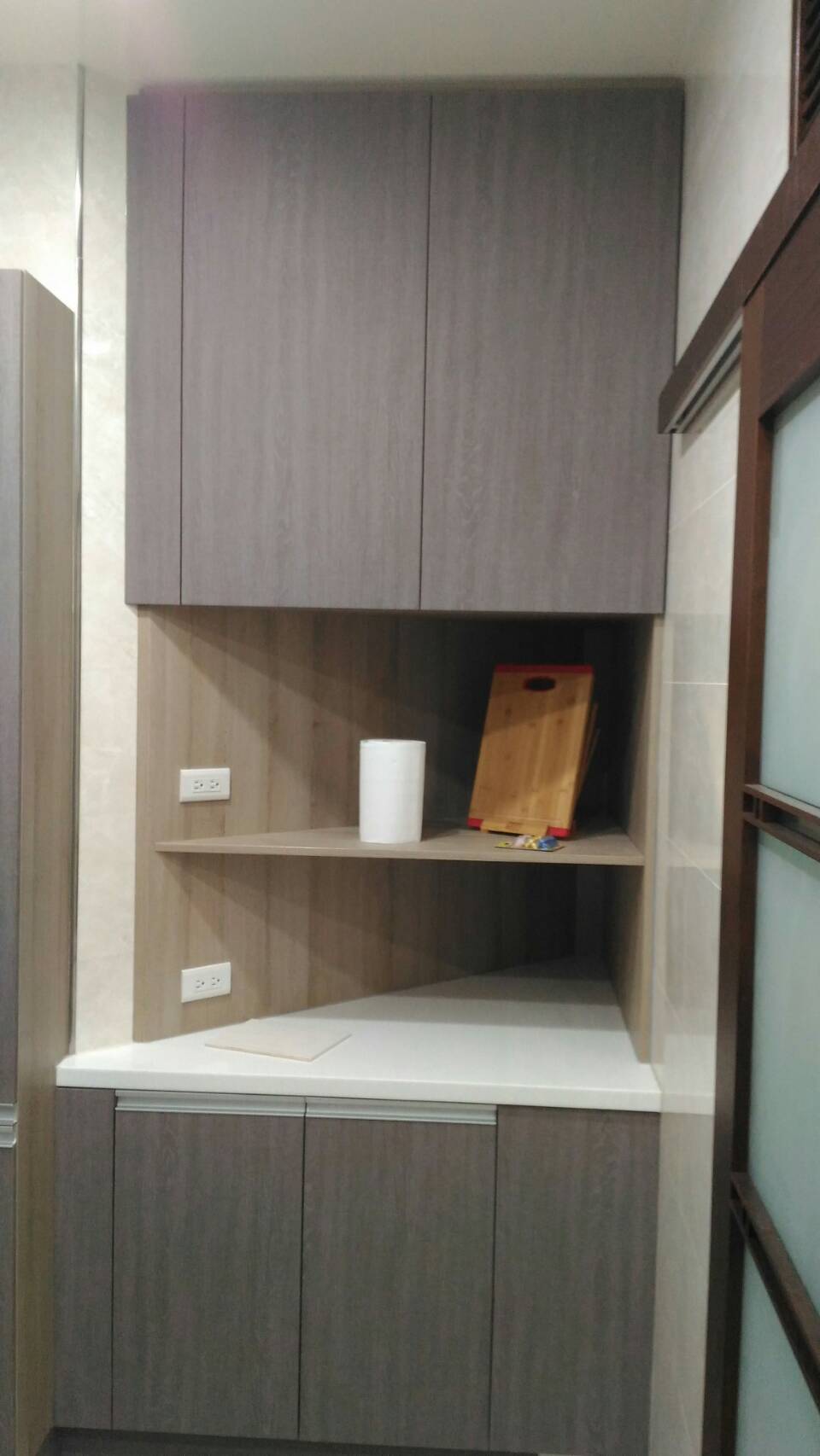 崁入式把手成形門造型餐邊櫃