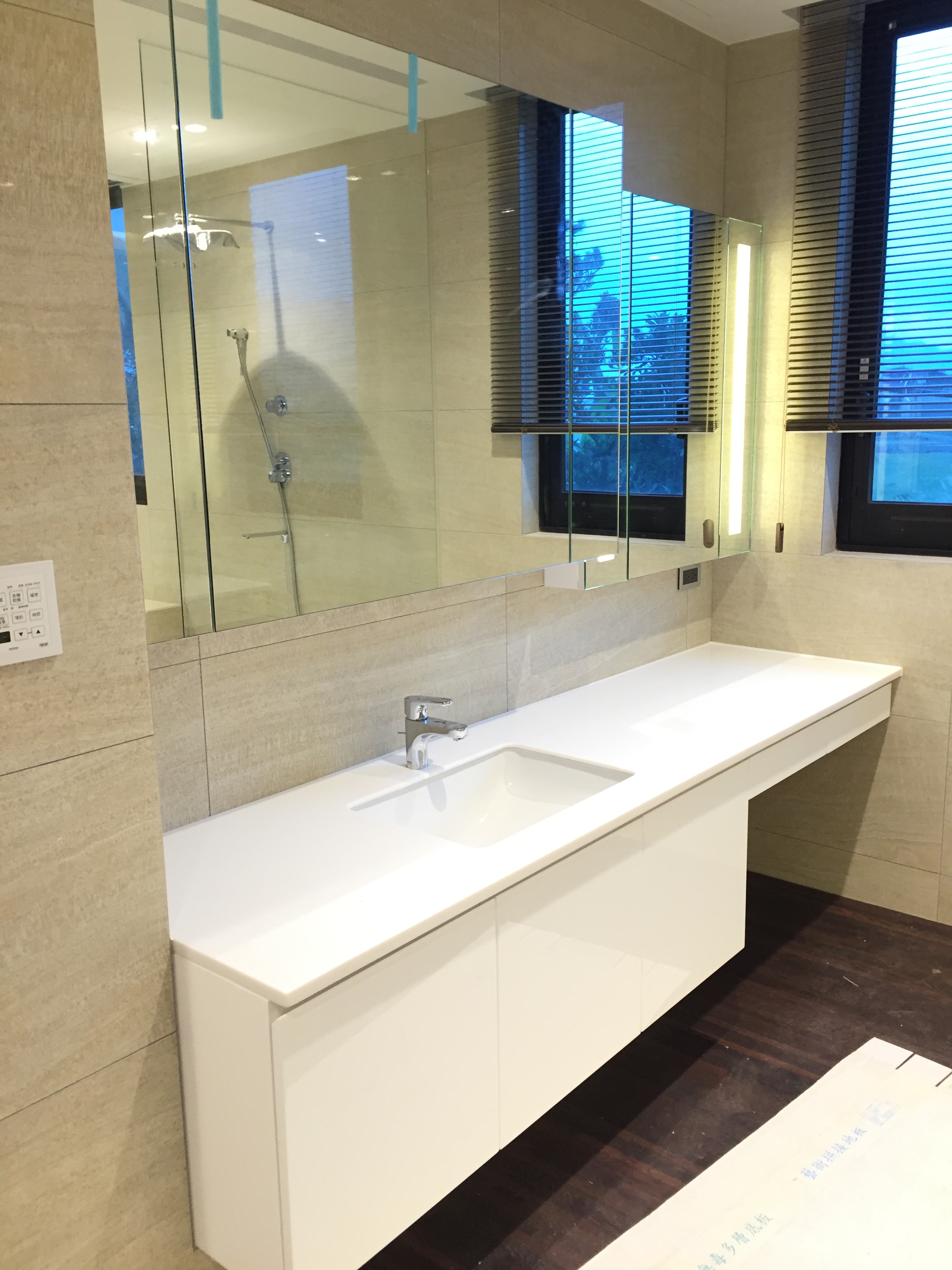 下嵌式方形浴櫃