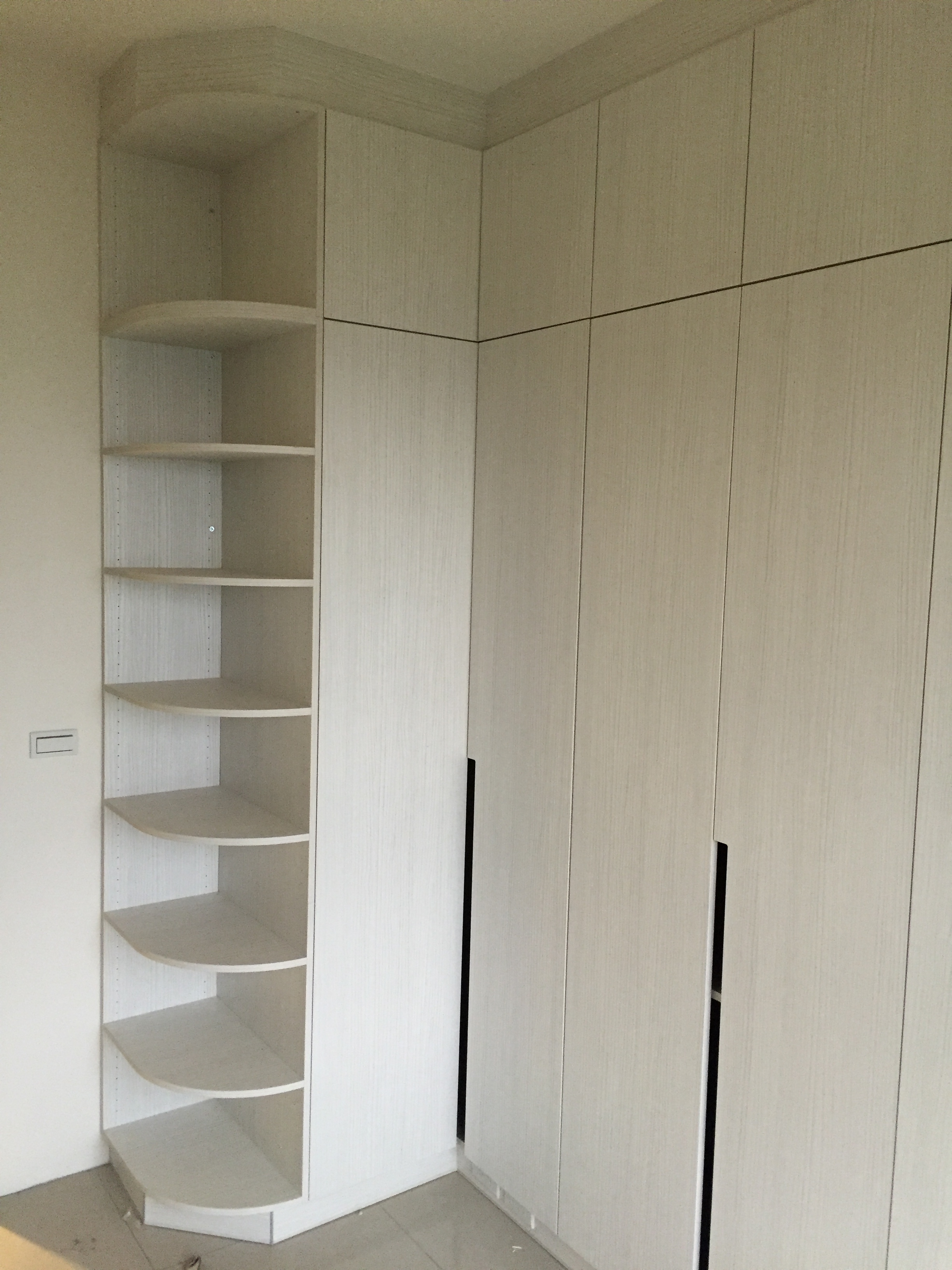 造型對開門板式衣櫃