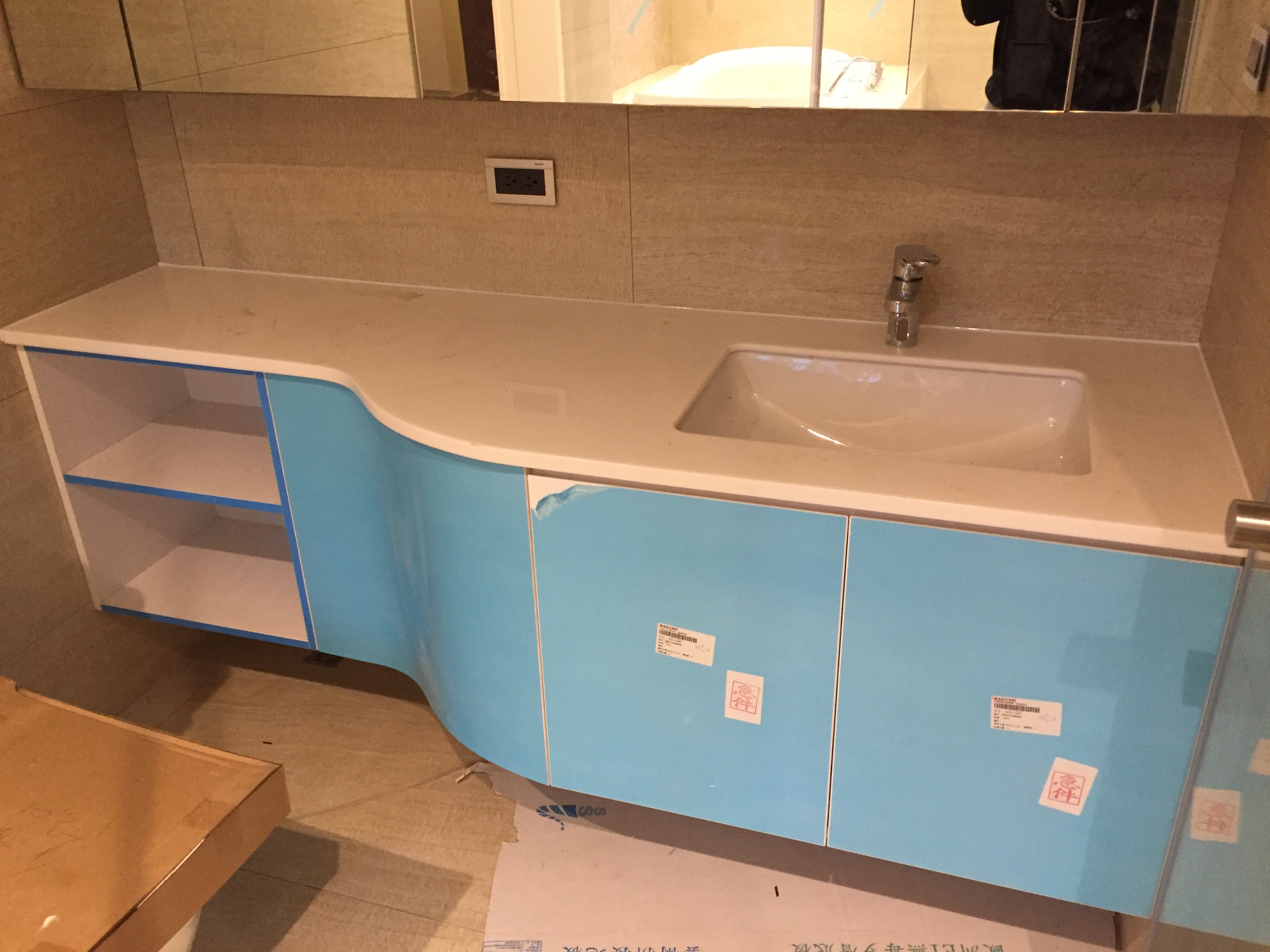 下嵌式造型浴櫃