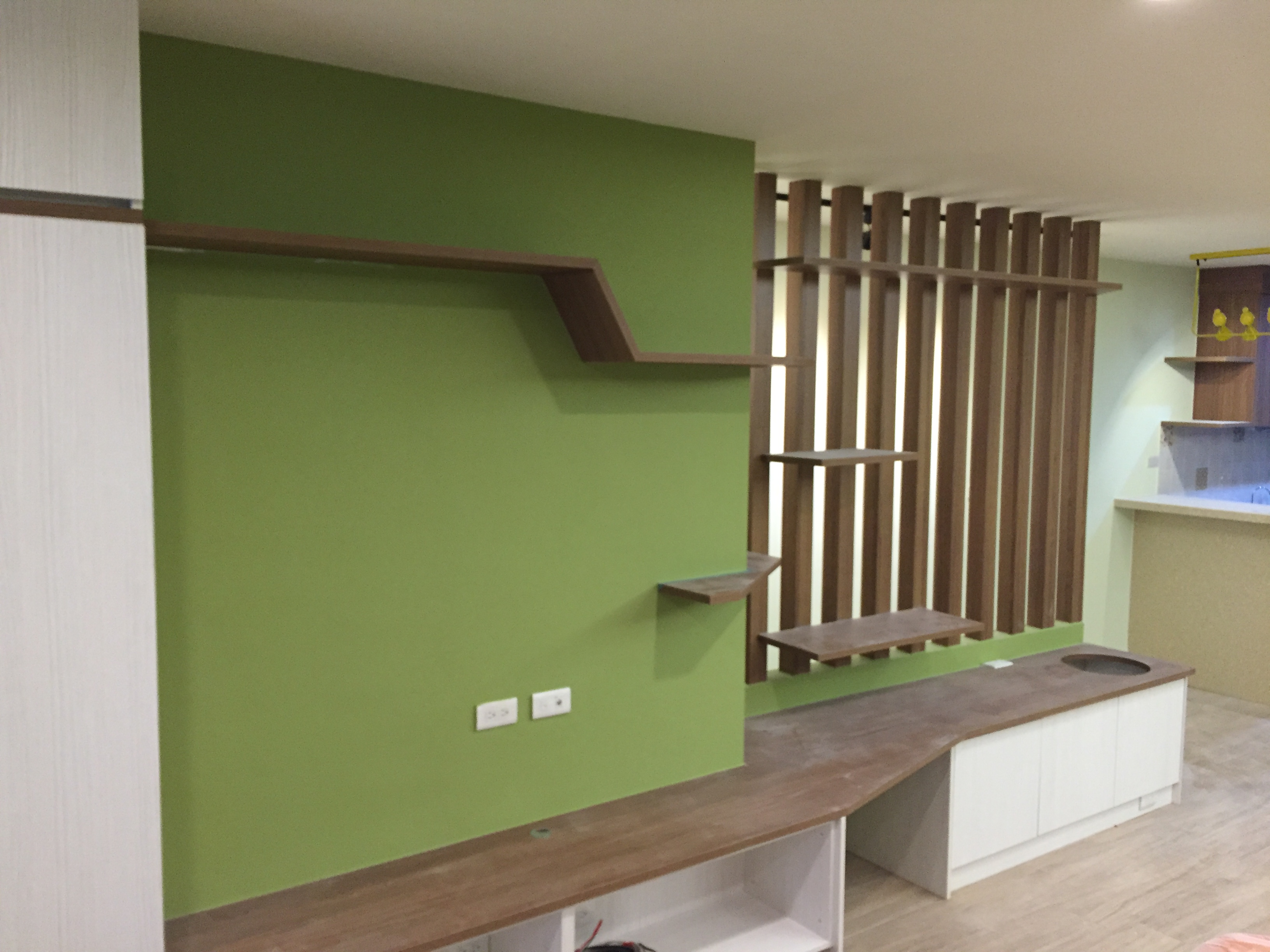 造型層板電視櫃搭格柵