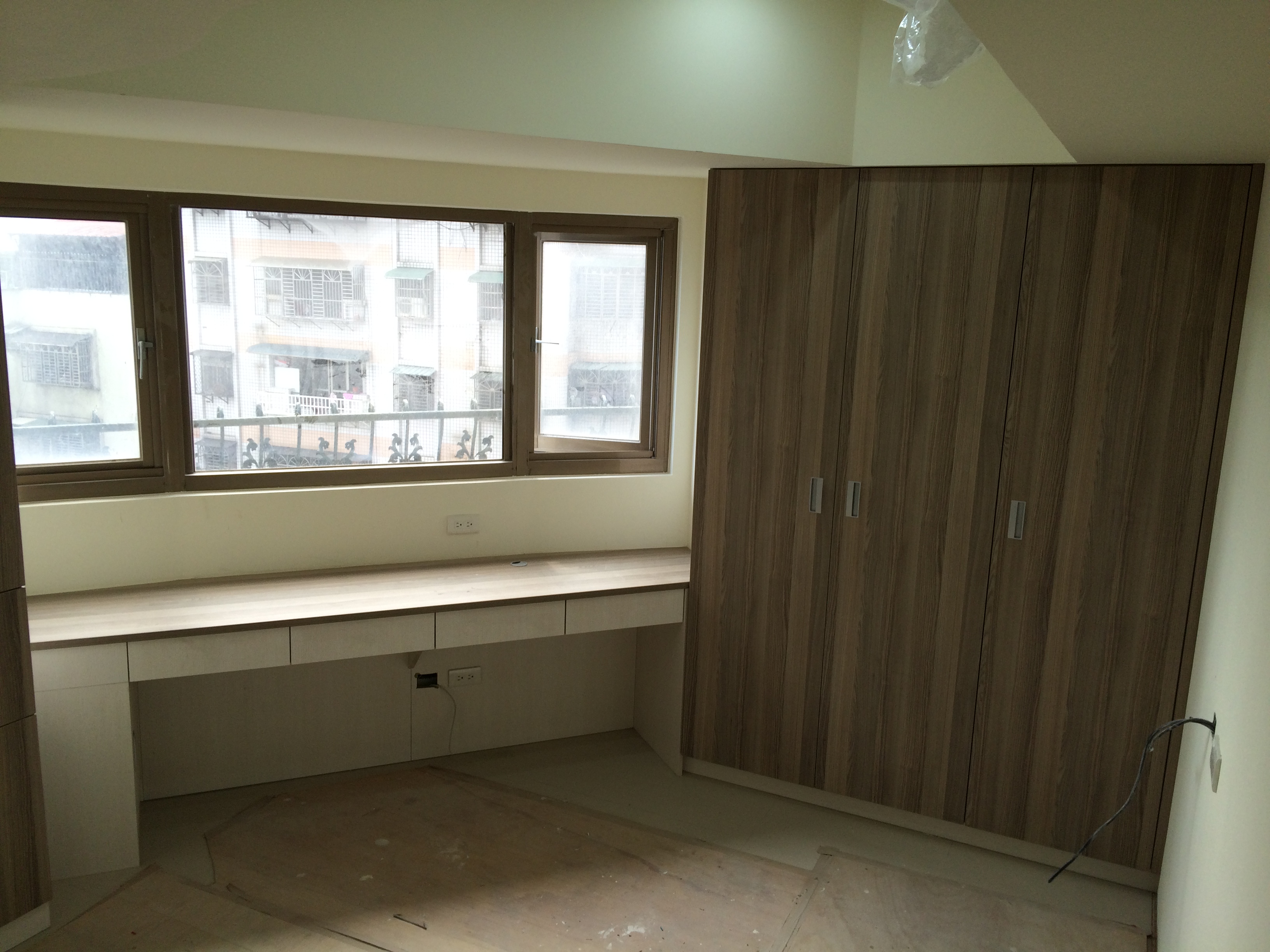 開門櫃含造型書桌