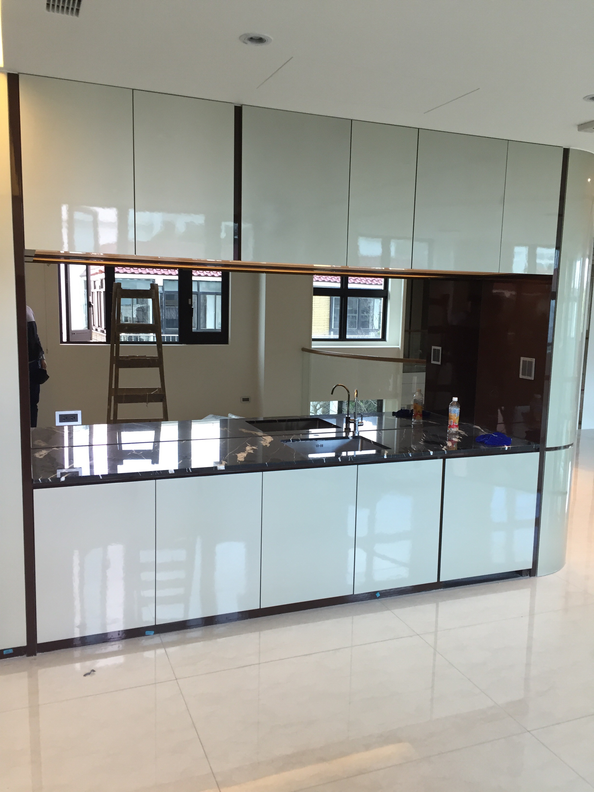 特殊玻璃烤漆白廚具