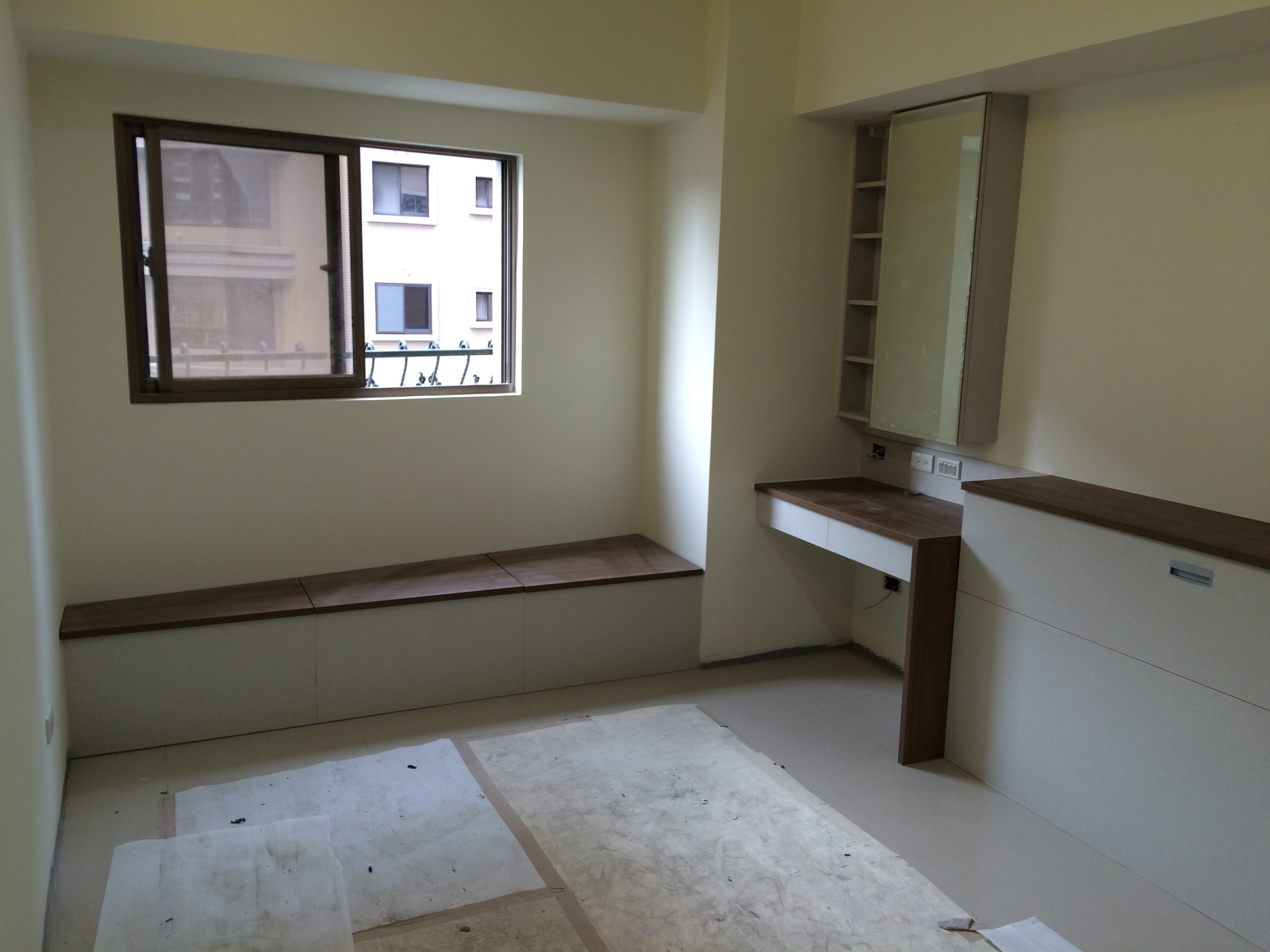 化妝台含造型臥榻