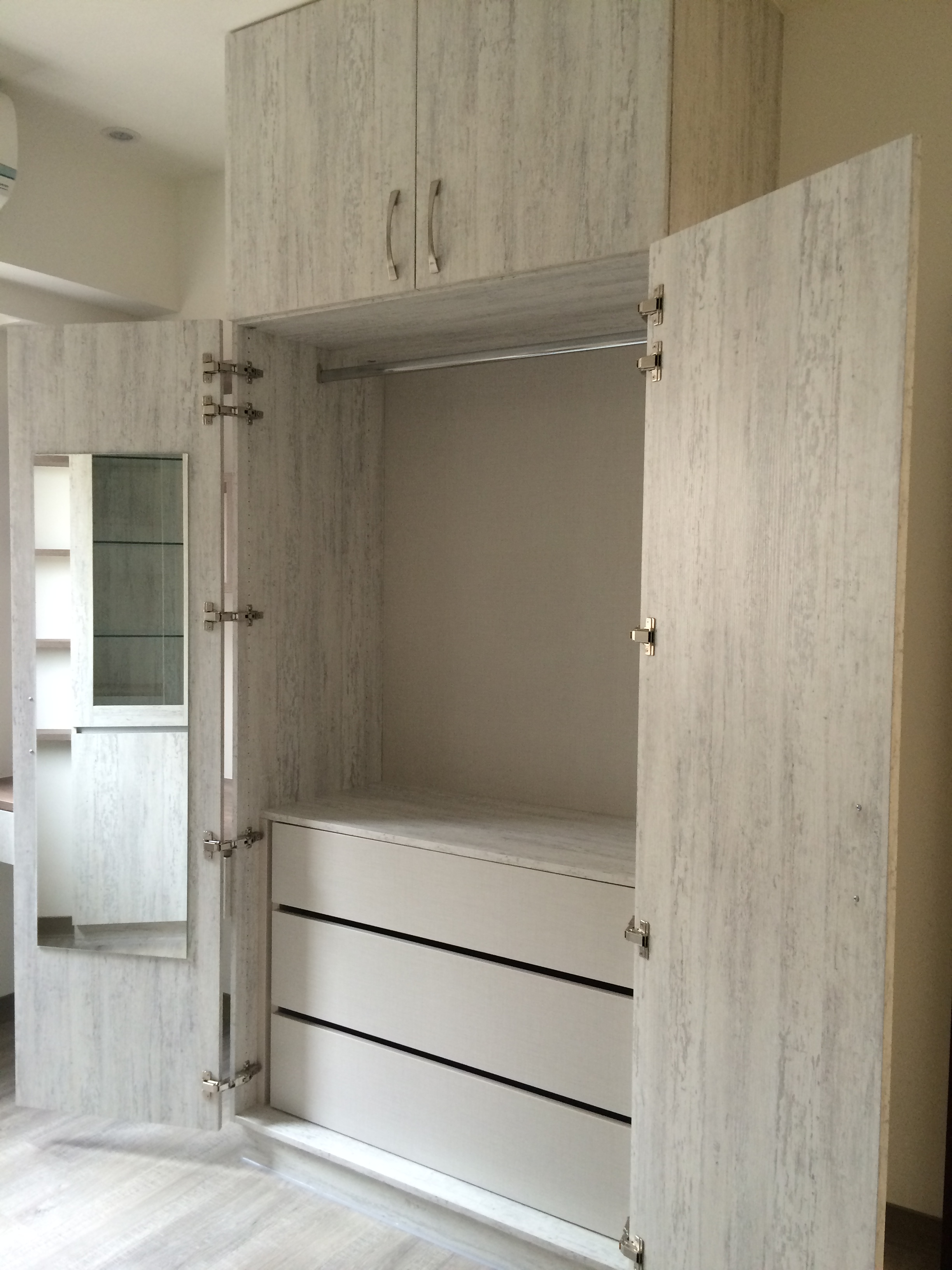 清水模衣櫃含書桌_全開特殊絞鏈