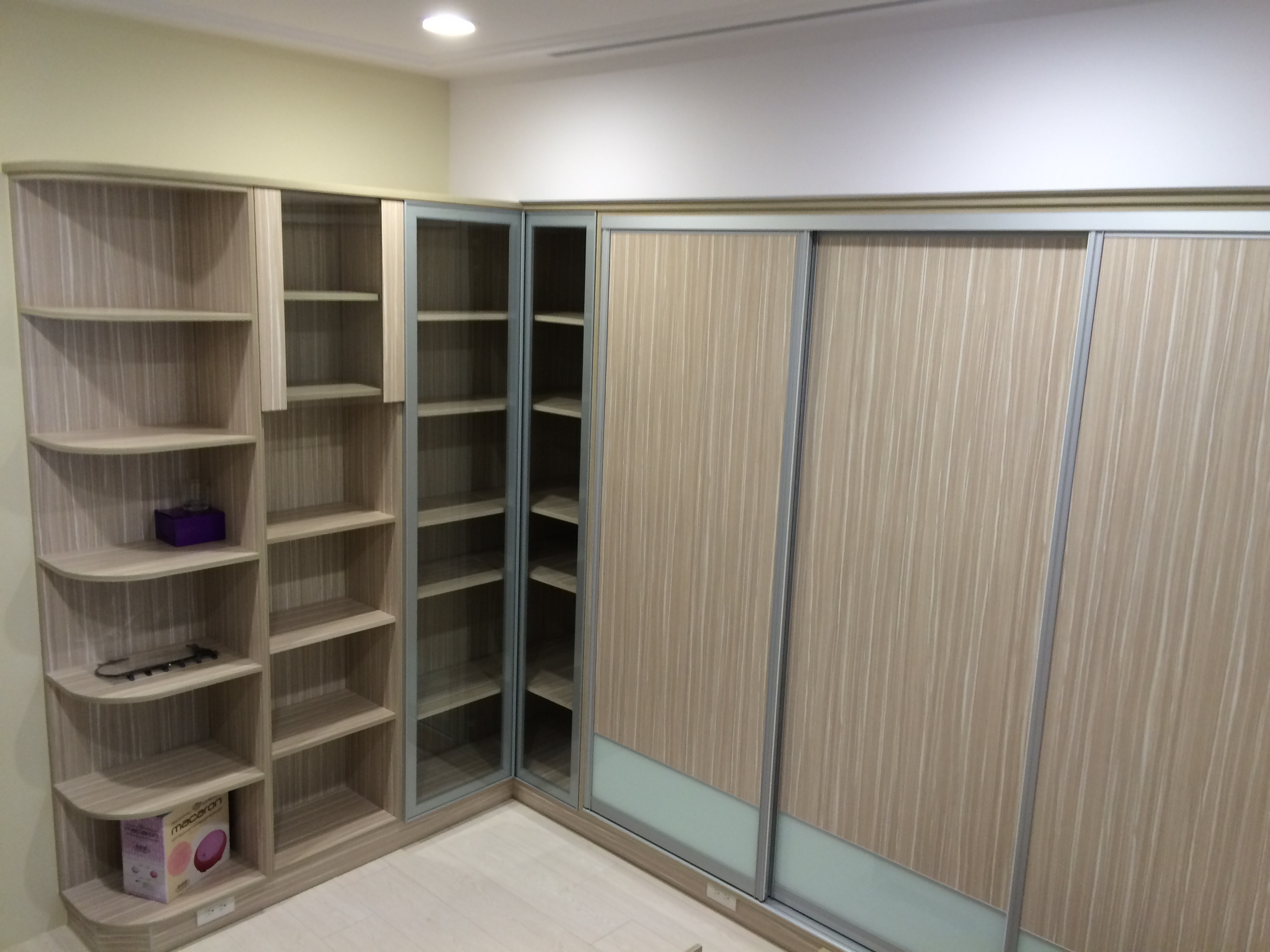 推門衣櫃附書櫃