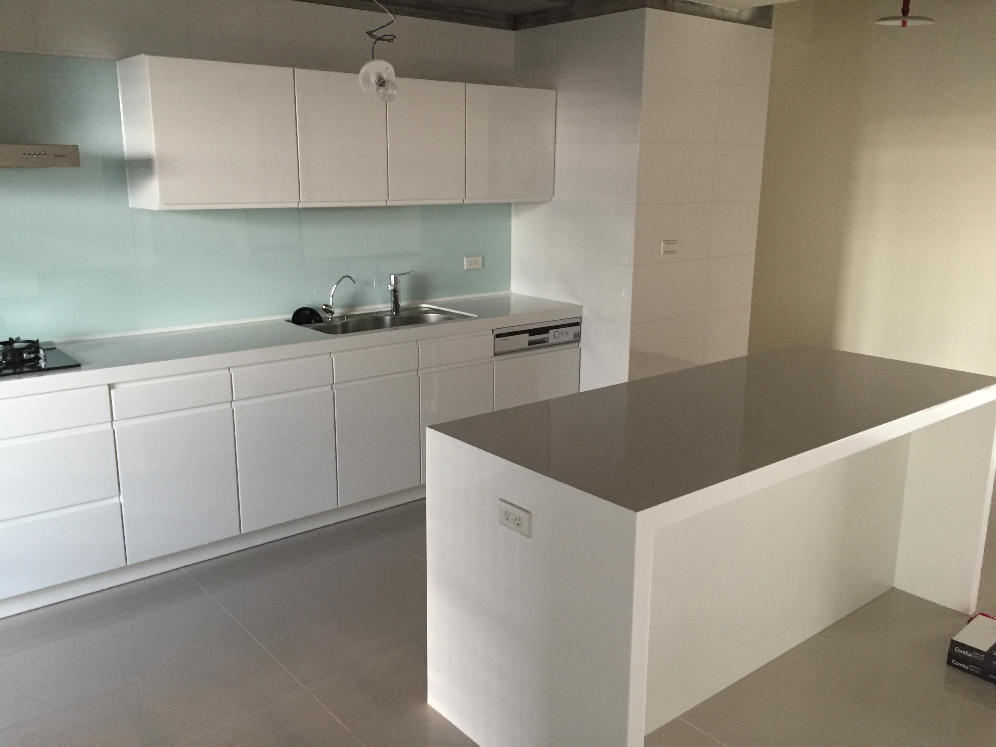 鋼琴烤漆白廚具_中島