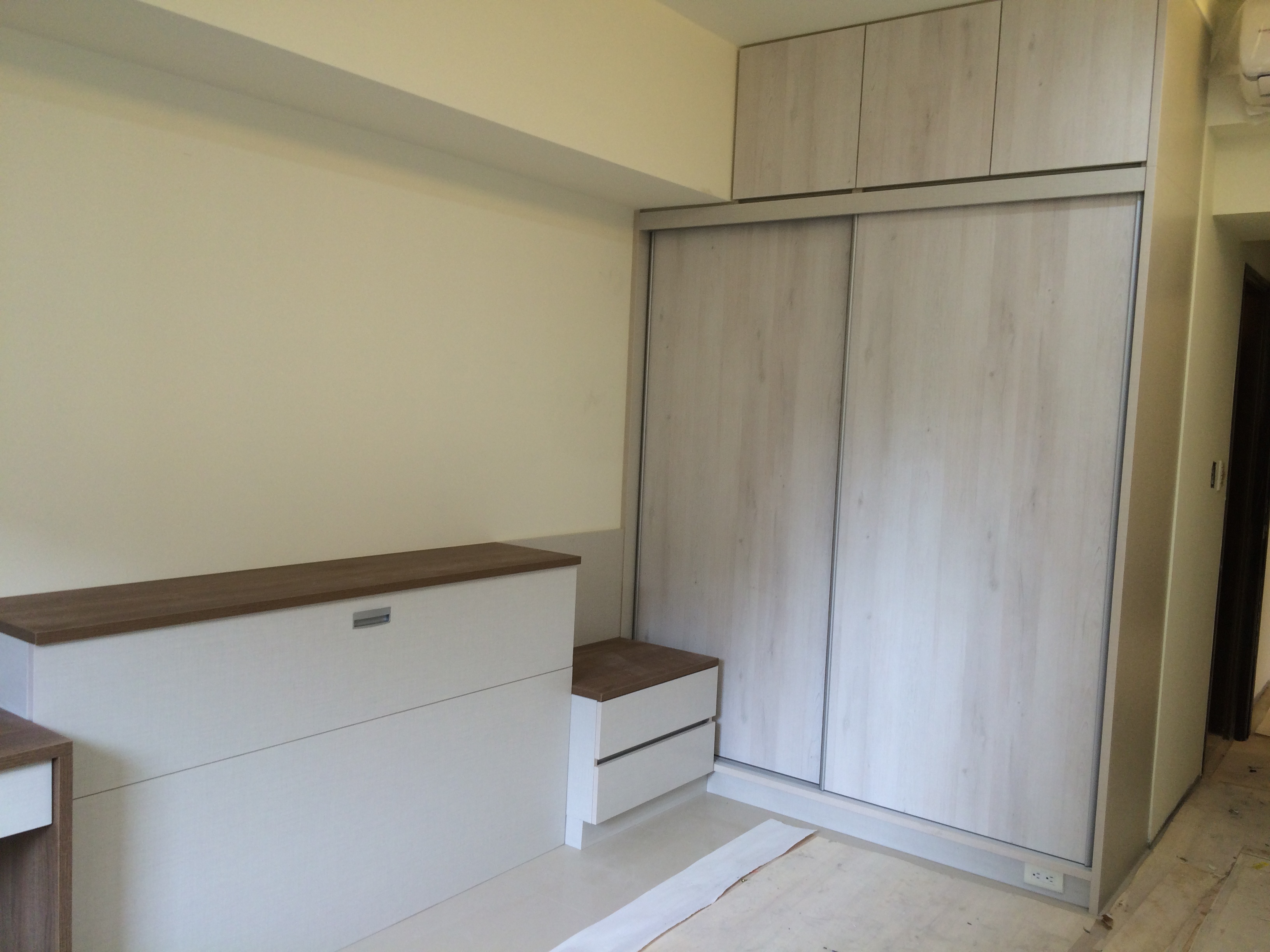 床頭組含推門櫃