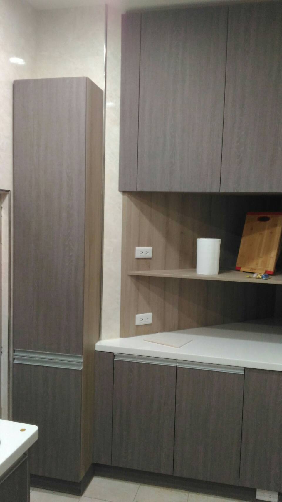 崁入式把手成形門造型餐邊櫃_全景_電器櫃