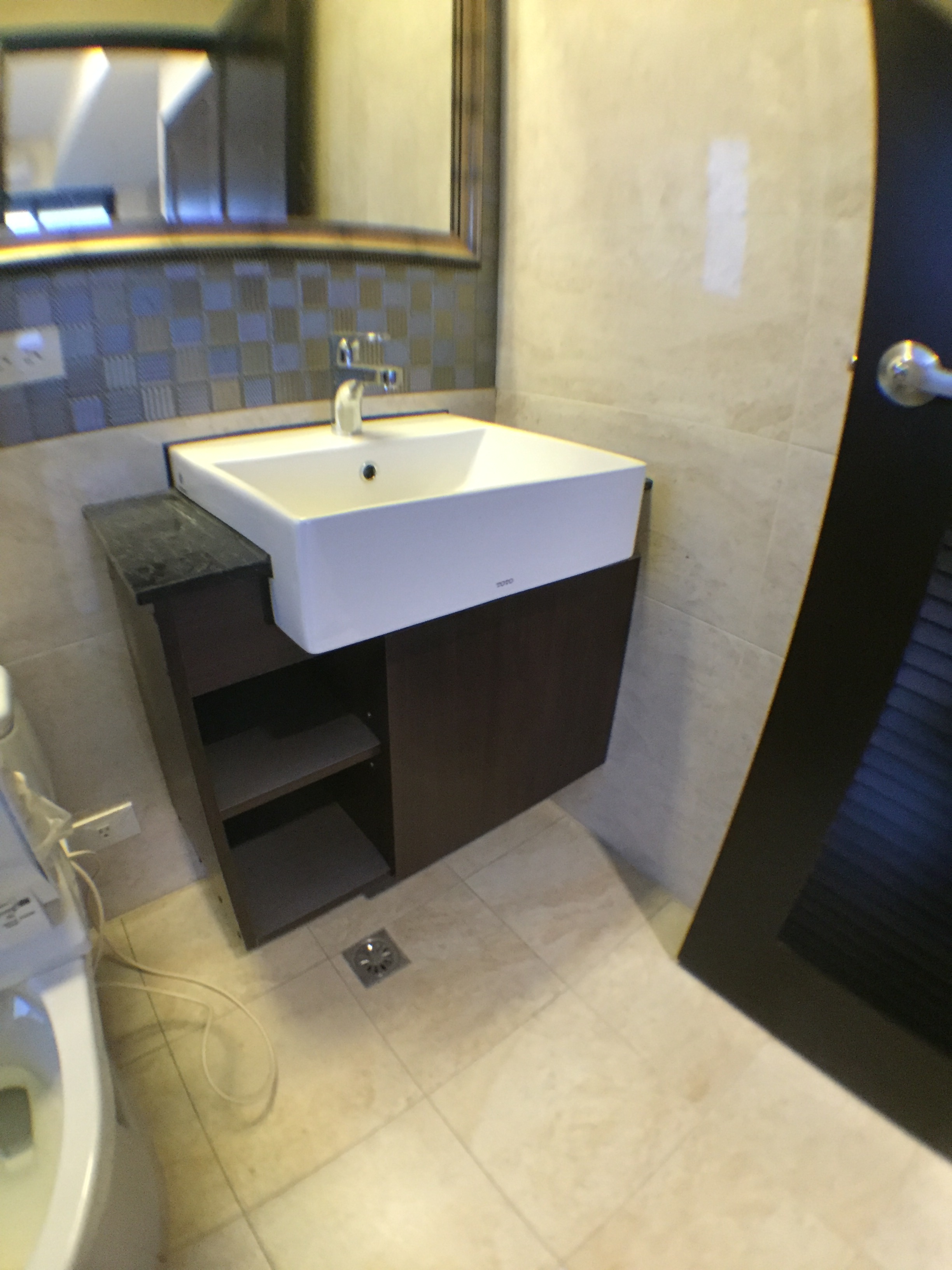 半嵌盆方形浴櫃