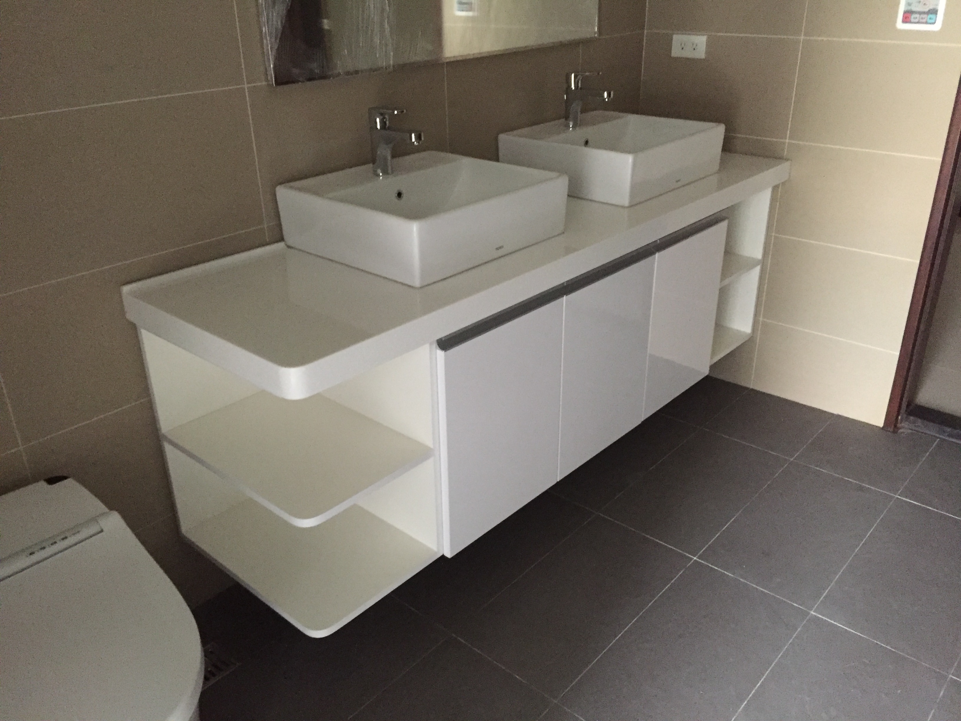 TOTO雙槽洗手台_上放盆面