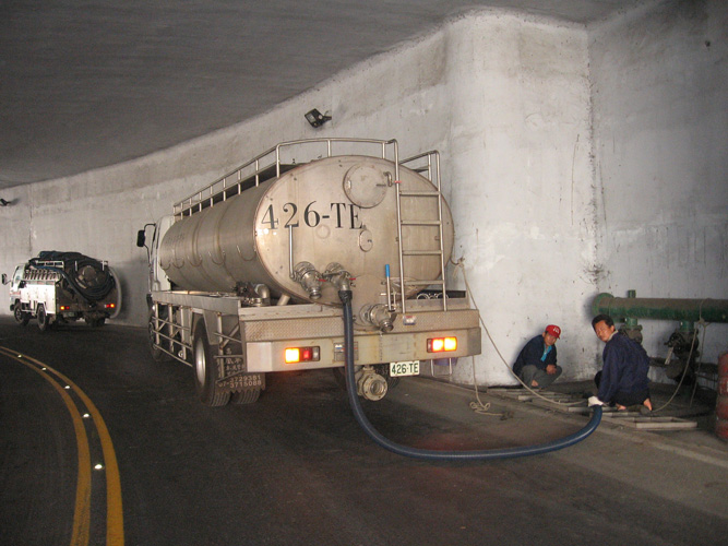 大樓商辦抽化糞池