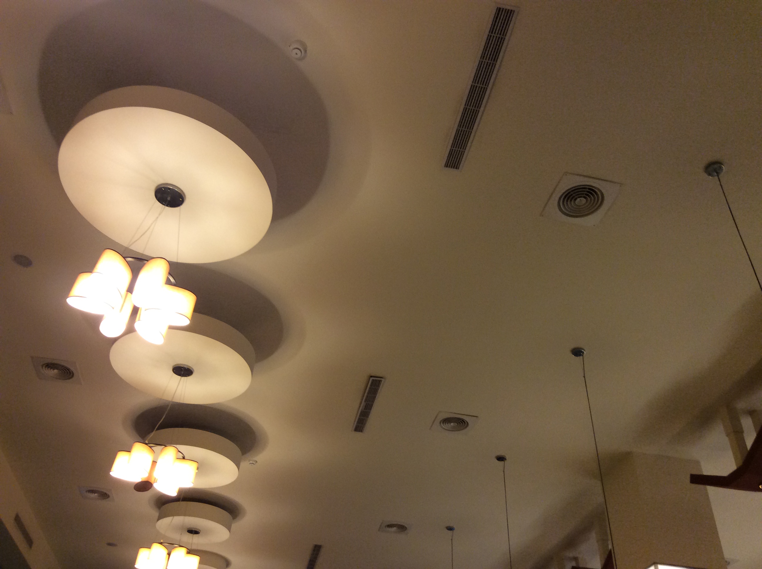 出風口、燈罩、玻璃牆面除塵