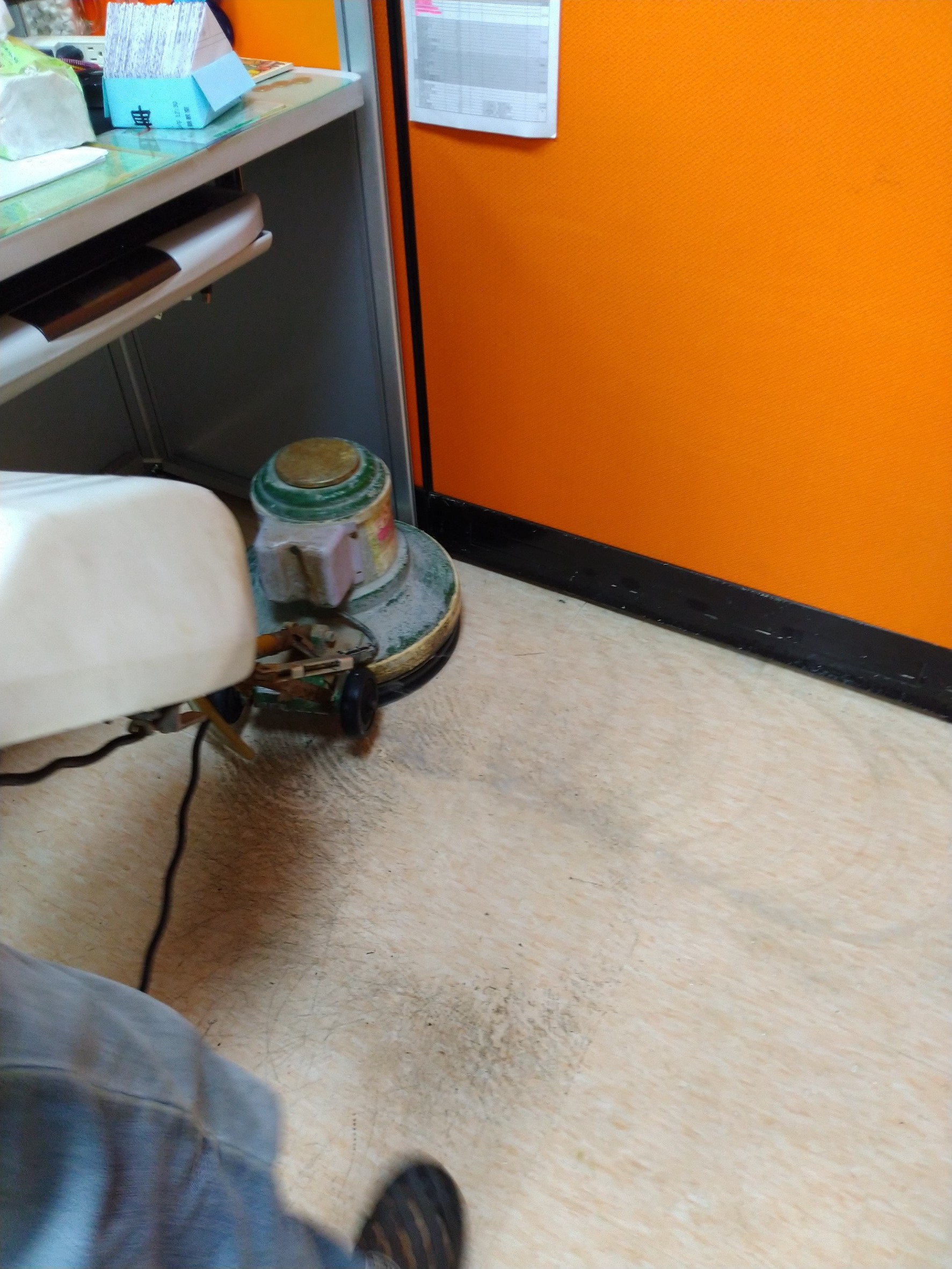 花蓮玉里勞工就業服務站-涼風扇及玻璃清洗與洗地打蠟