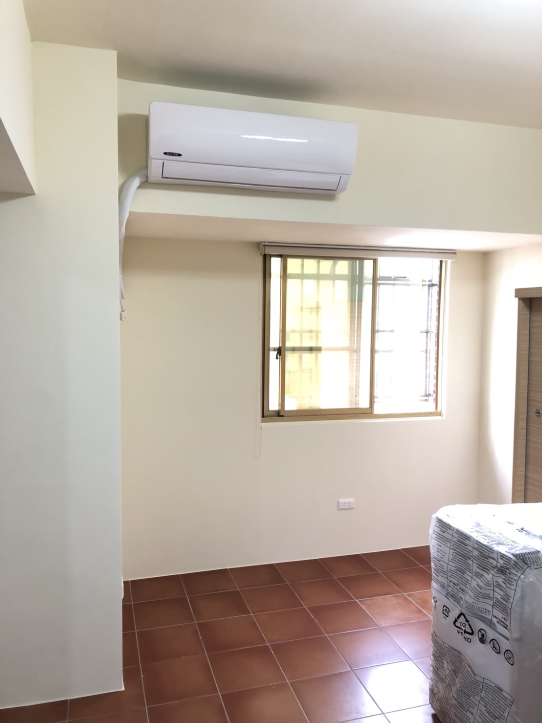 木皮衣櫥門洗白。木器漆噴漆(高雄油漆工程)