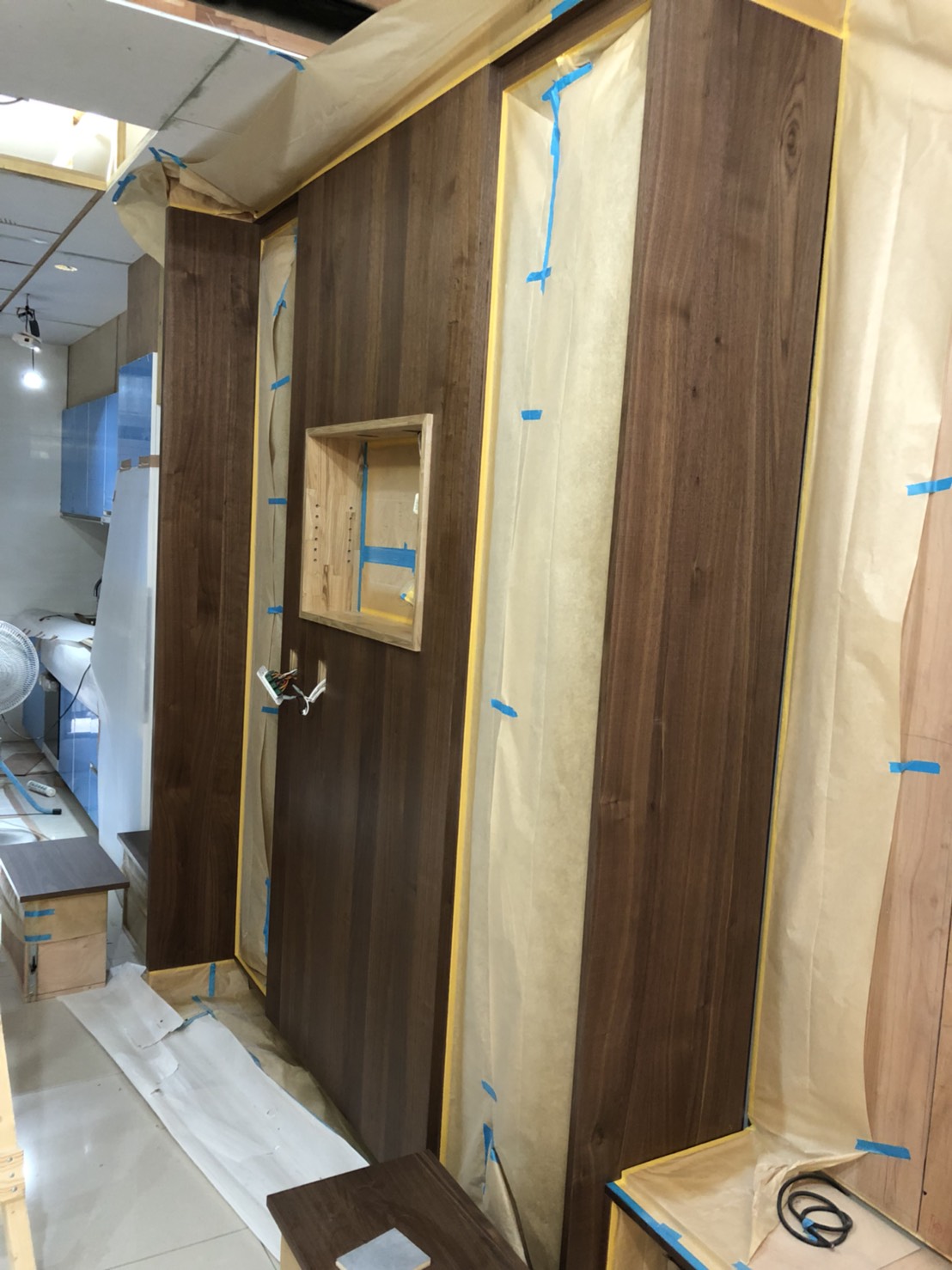 是淺刻鋼刷版。木器漆噴漆(高雄油漆工程)