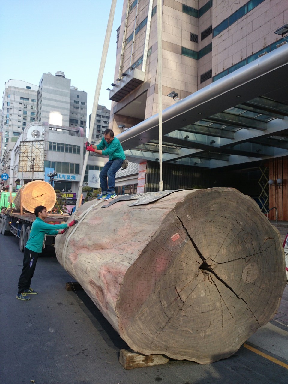 綺麗珊瑚館吊掛作業