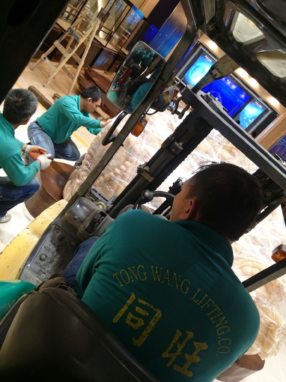 綺麗珊瑚館吊掛作業