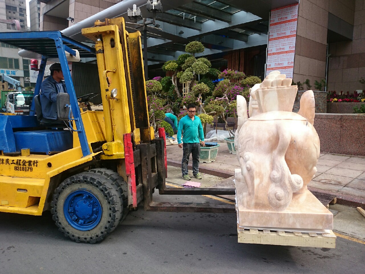 綺麗珊瑚館吊掛作業