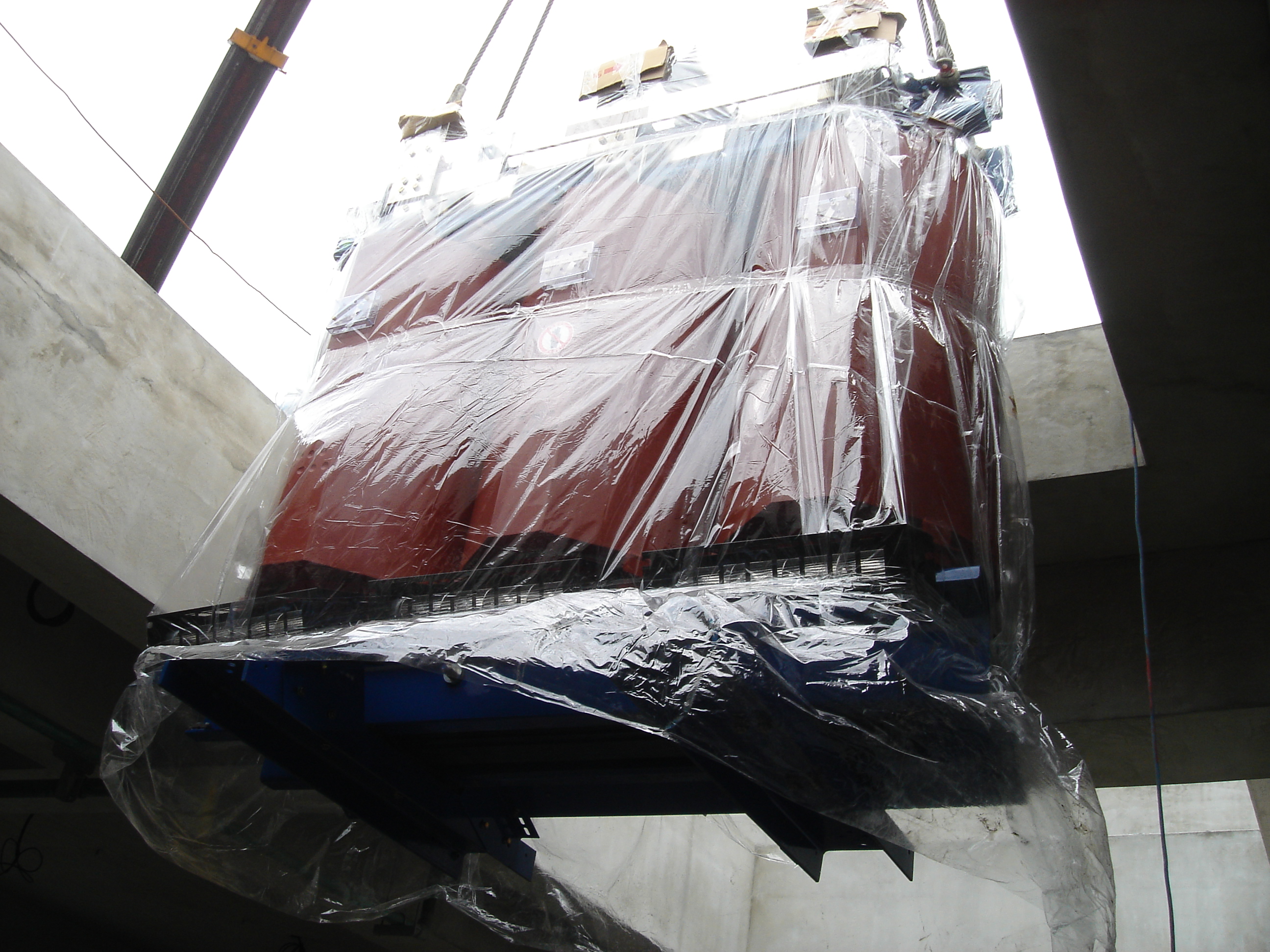 捷運站風機吊運