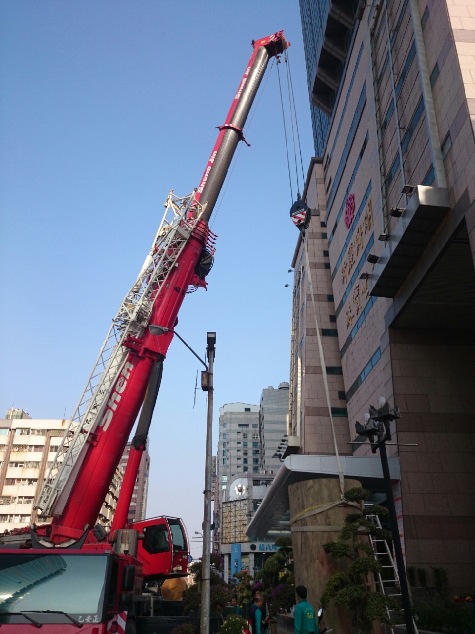 綺麗珊瑚館吊掛作業
