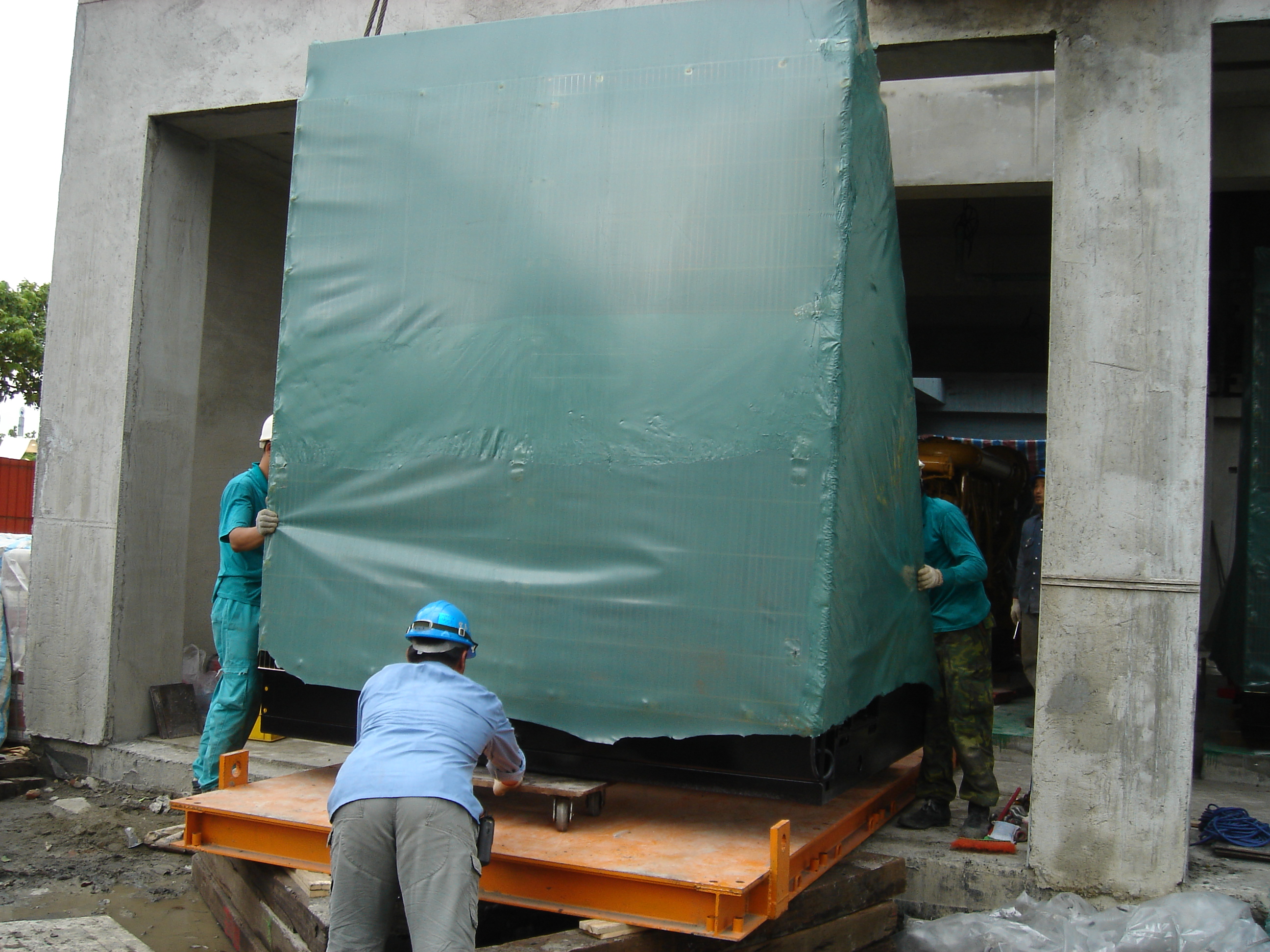 捷運站風機吊運