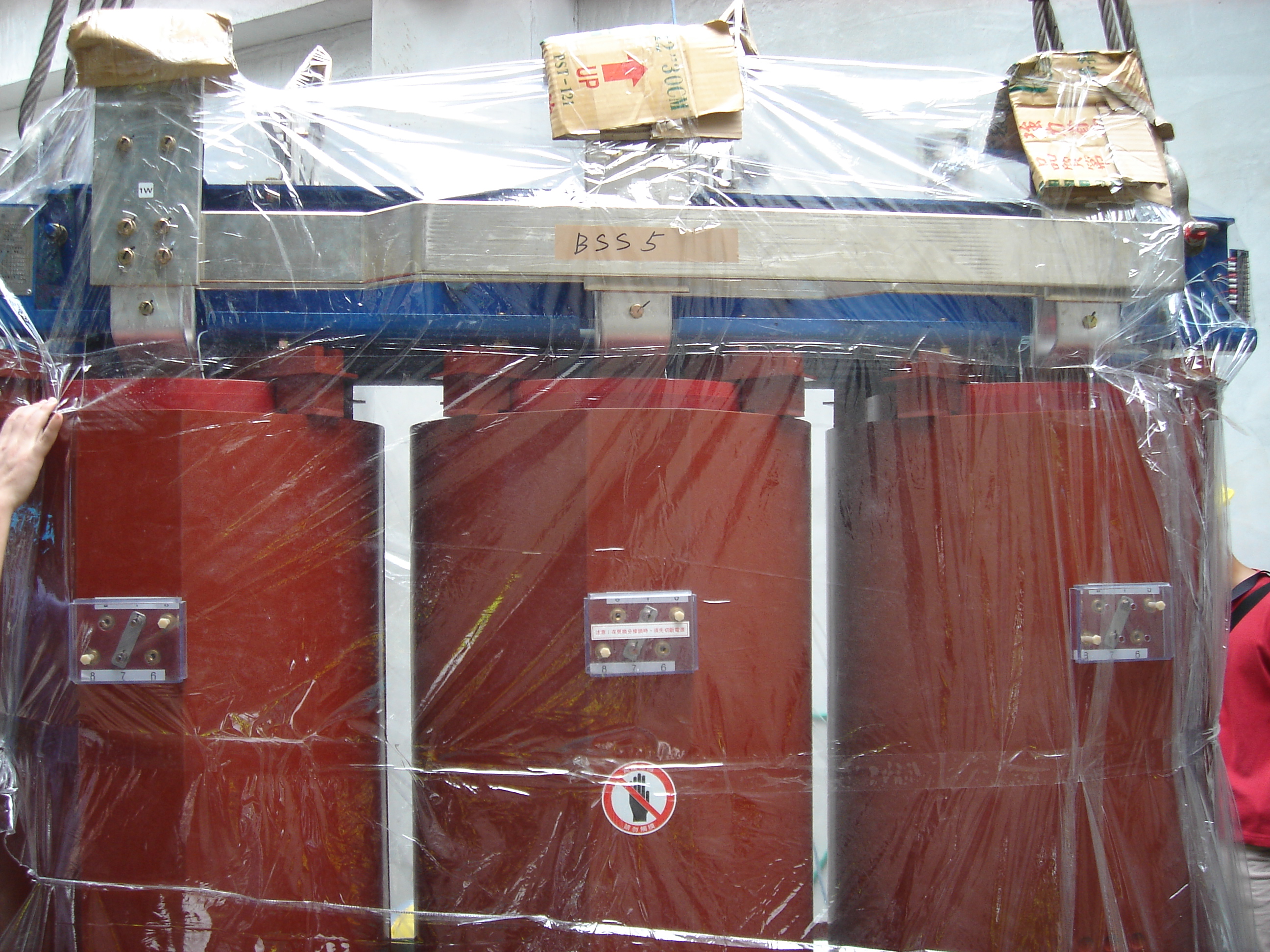 捷運站風機吊運