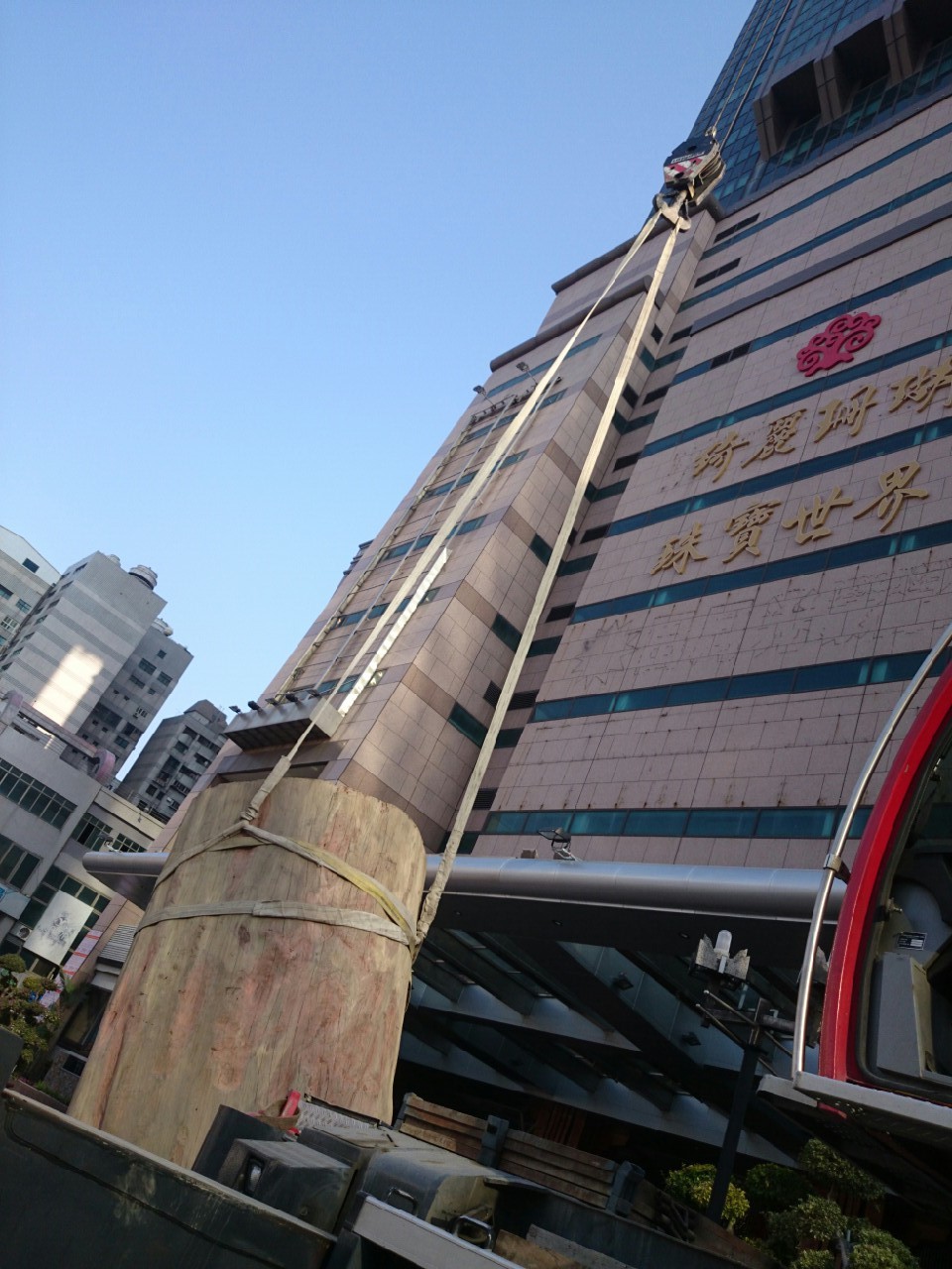 綺麗珊瑚館吊掛作業