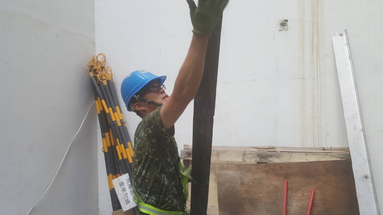 台鐵消音箱吊運安裝