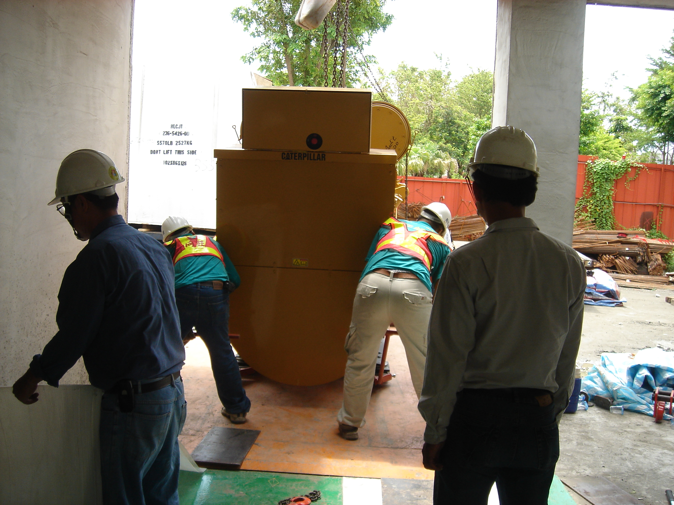 捷運站風機吊運