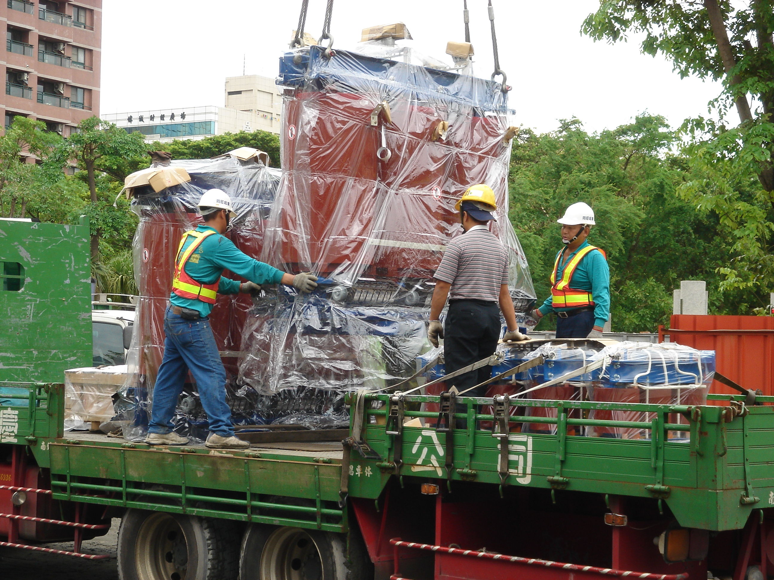 捷運站風機吊運