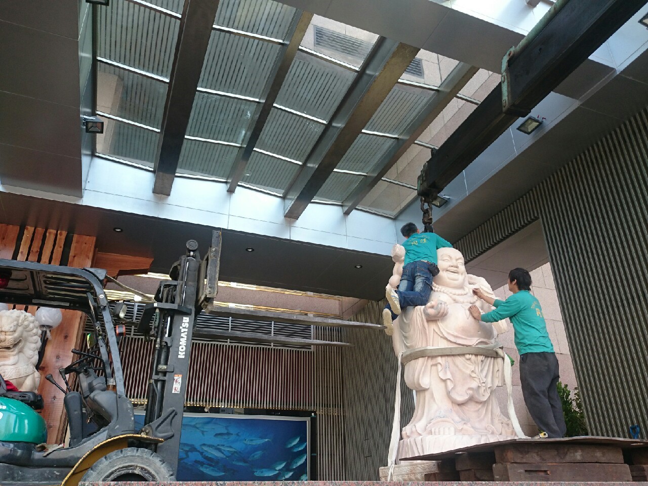 綺麗珊瑚館吊掛作業