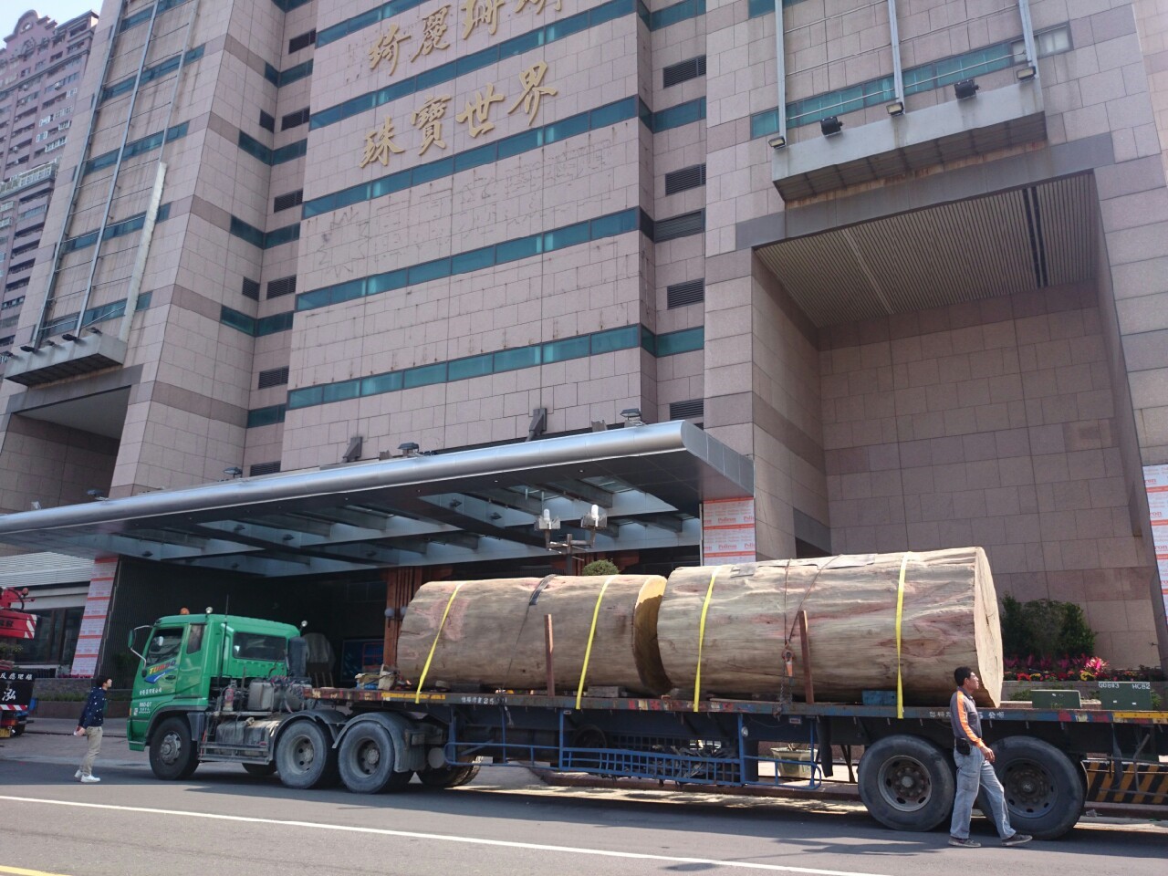 綺麗珊瑚館吊掛作業