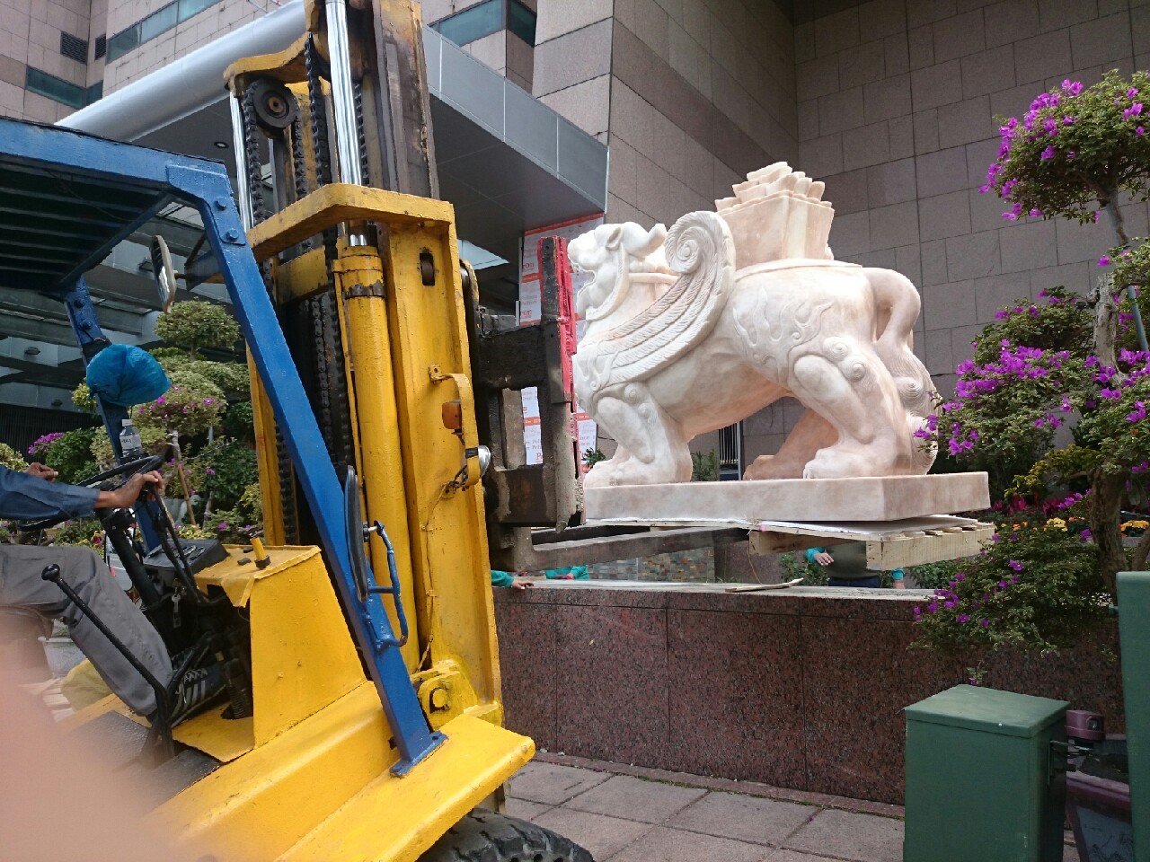 綺麗珊瑚館吊掛作業