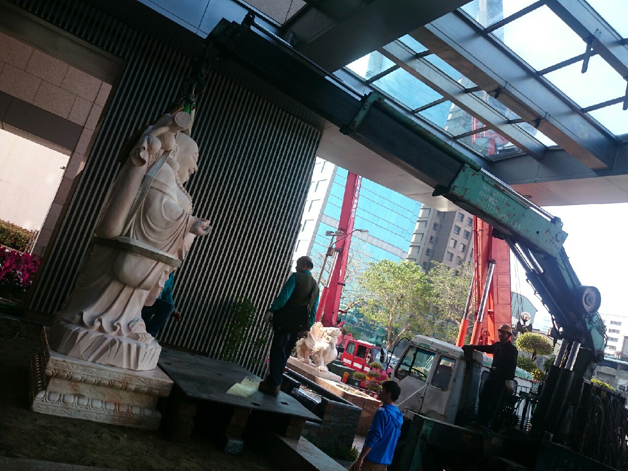 綺麗珊瑚館吊掛作業