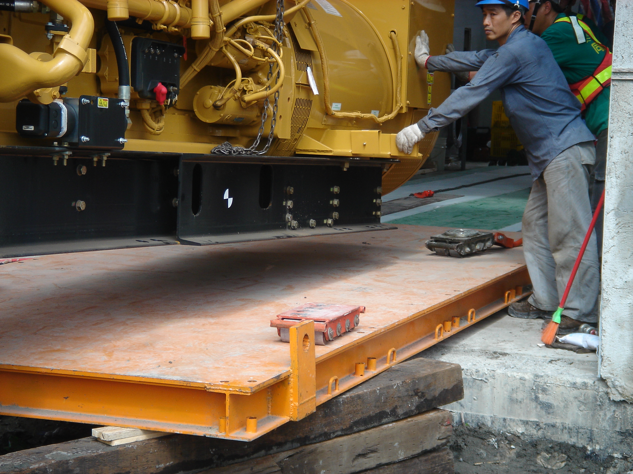 捷運站風機吊運