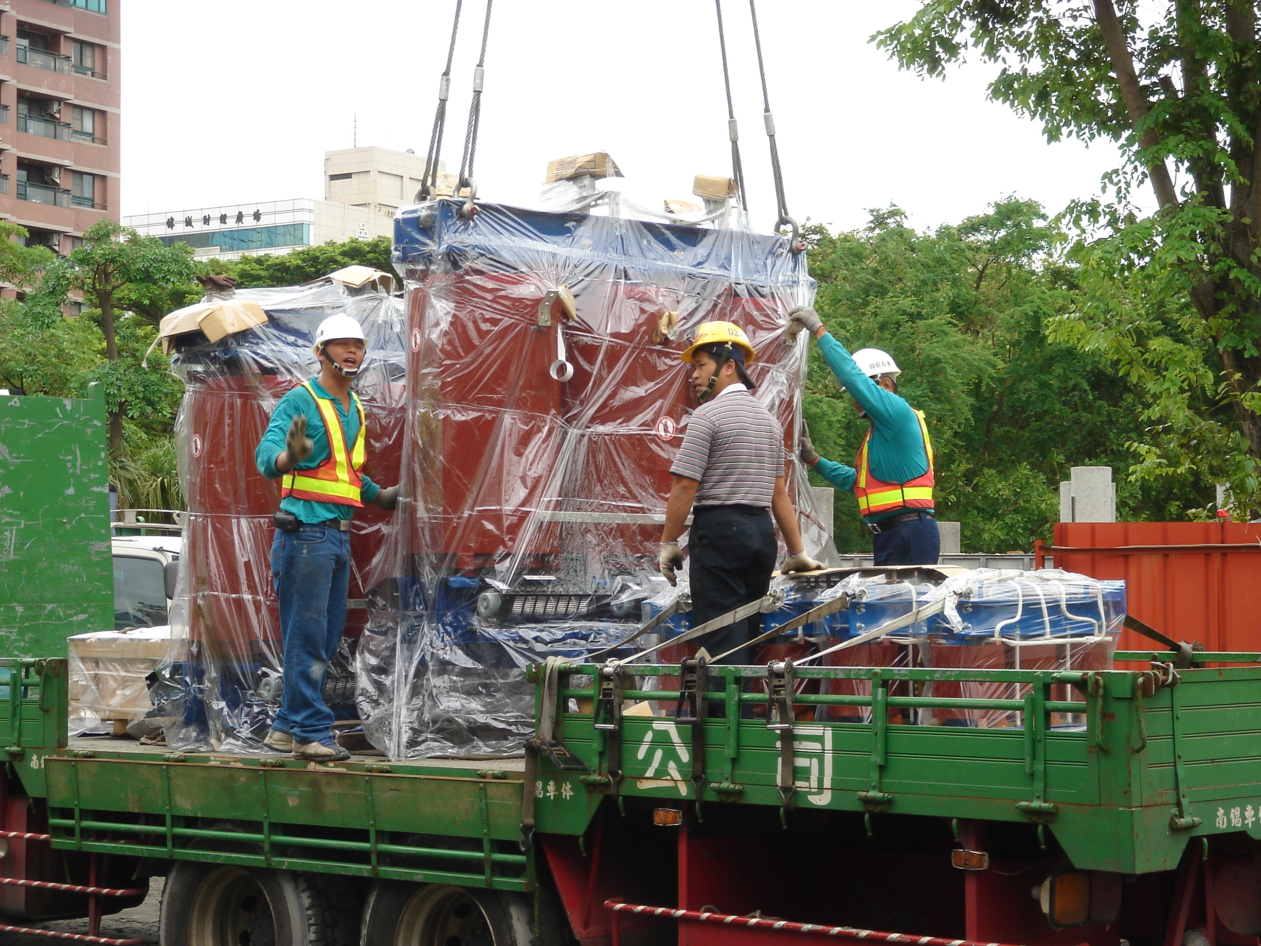 捷運站風機吊運