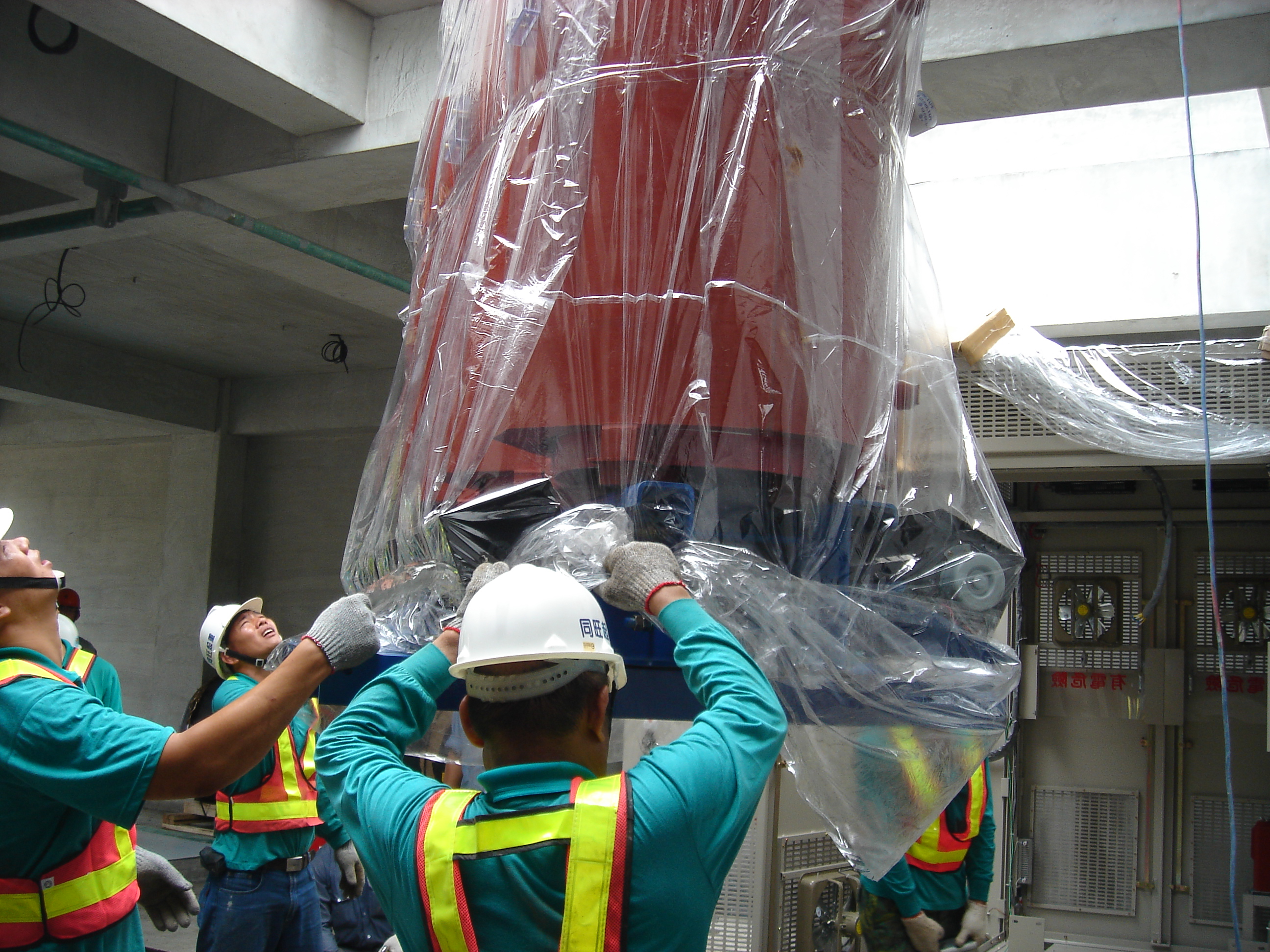 捷運站風機吊運