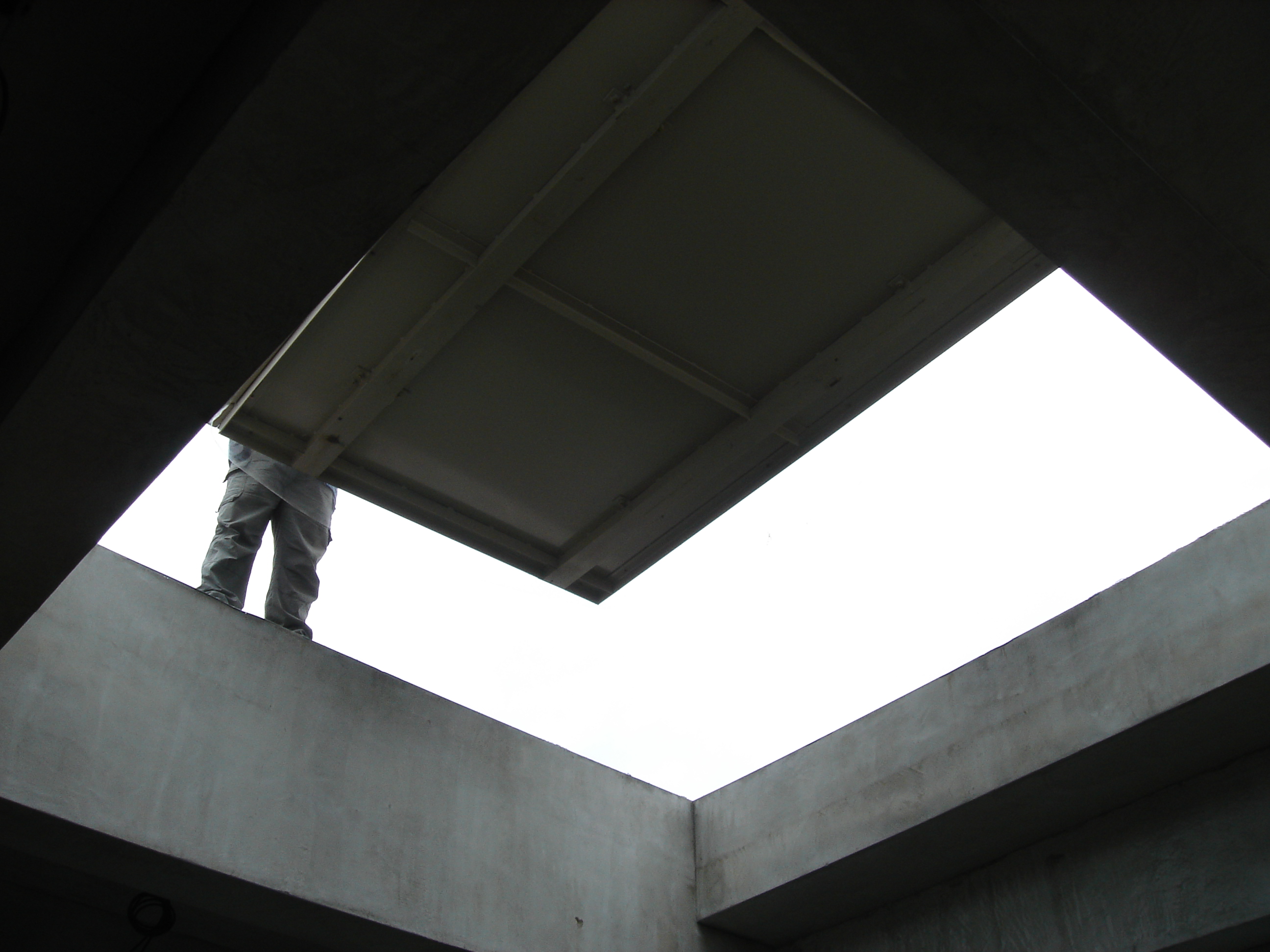 捷運站風機吊運