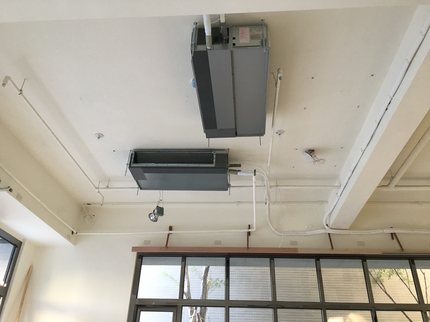 4-1F送風機定位連接+排水配管完工