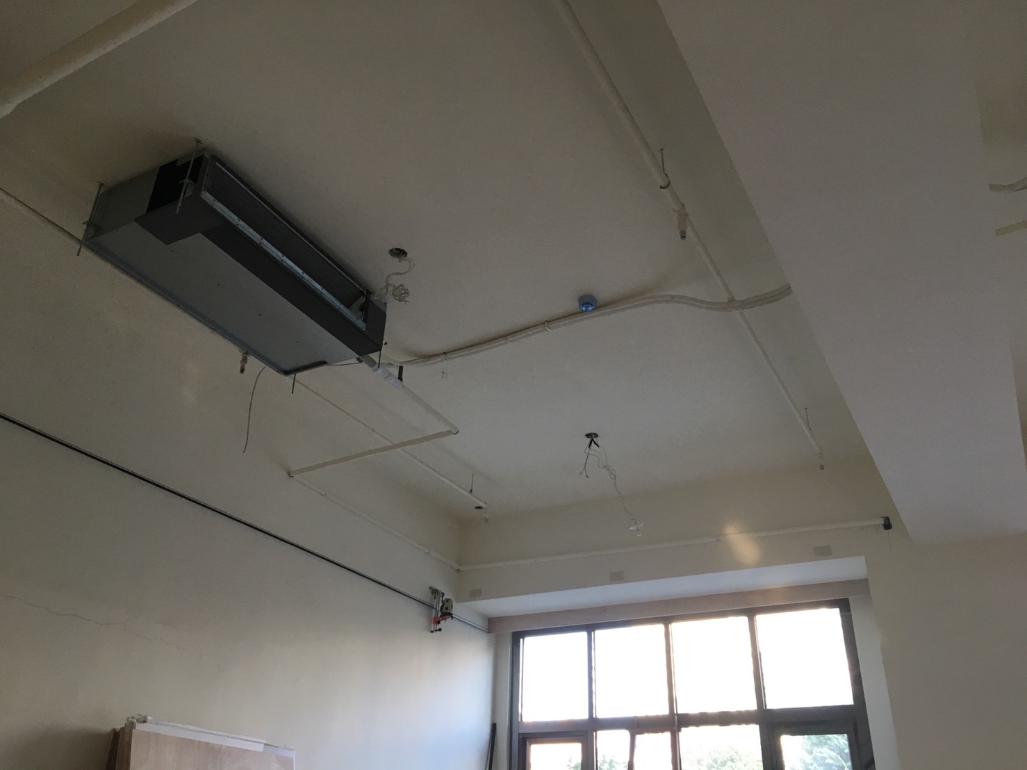 8-1F送風機定位連接+排水配管完工