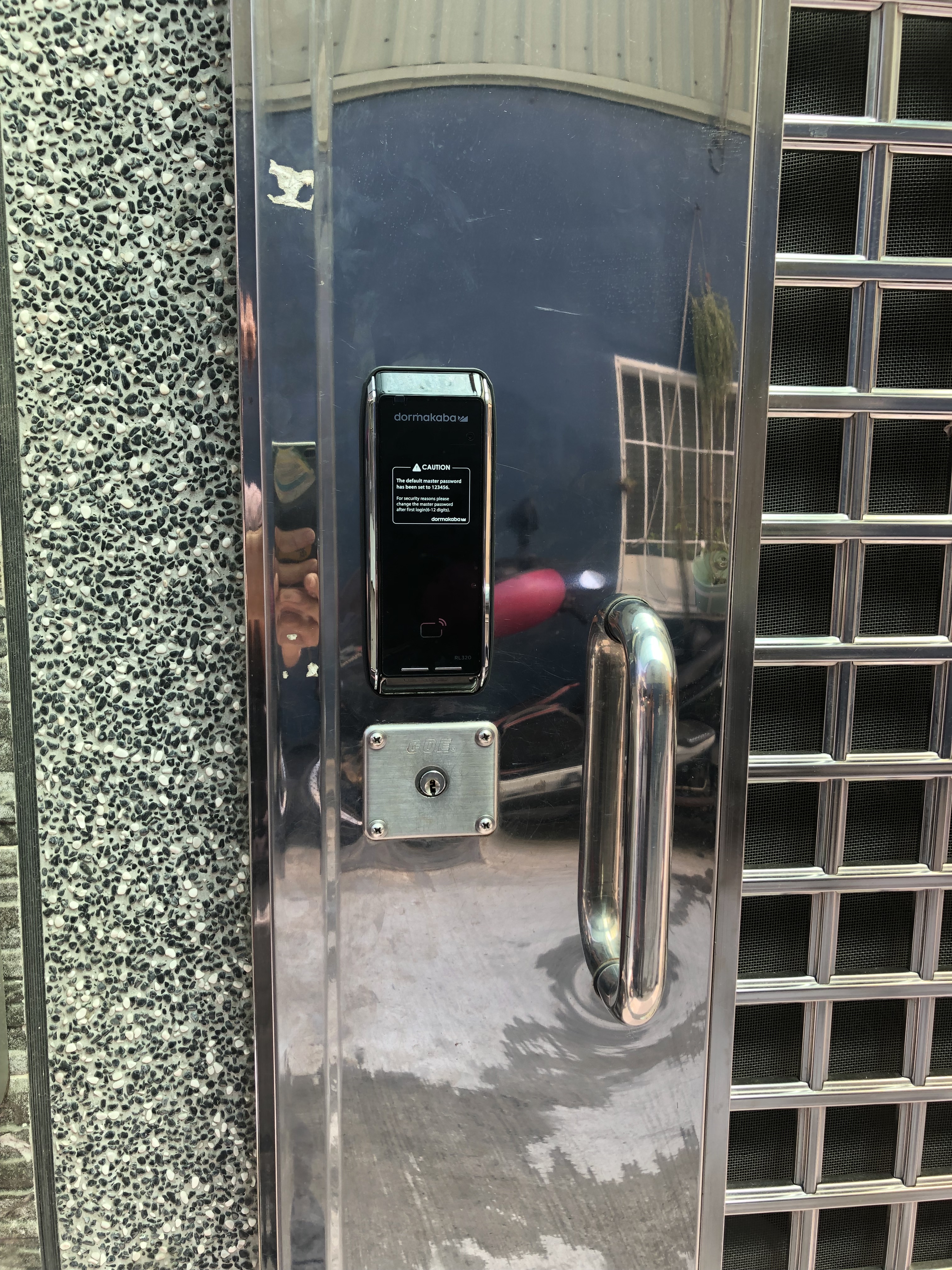 高雄電子鎖、指紋鎖、密碼鎖、高雄感應鎖、高雄配鎖、高雄電子鎖推薦、電子鎖安裝