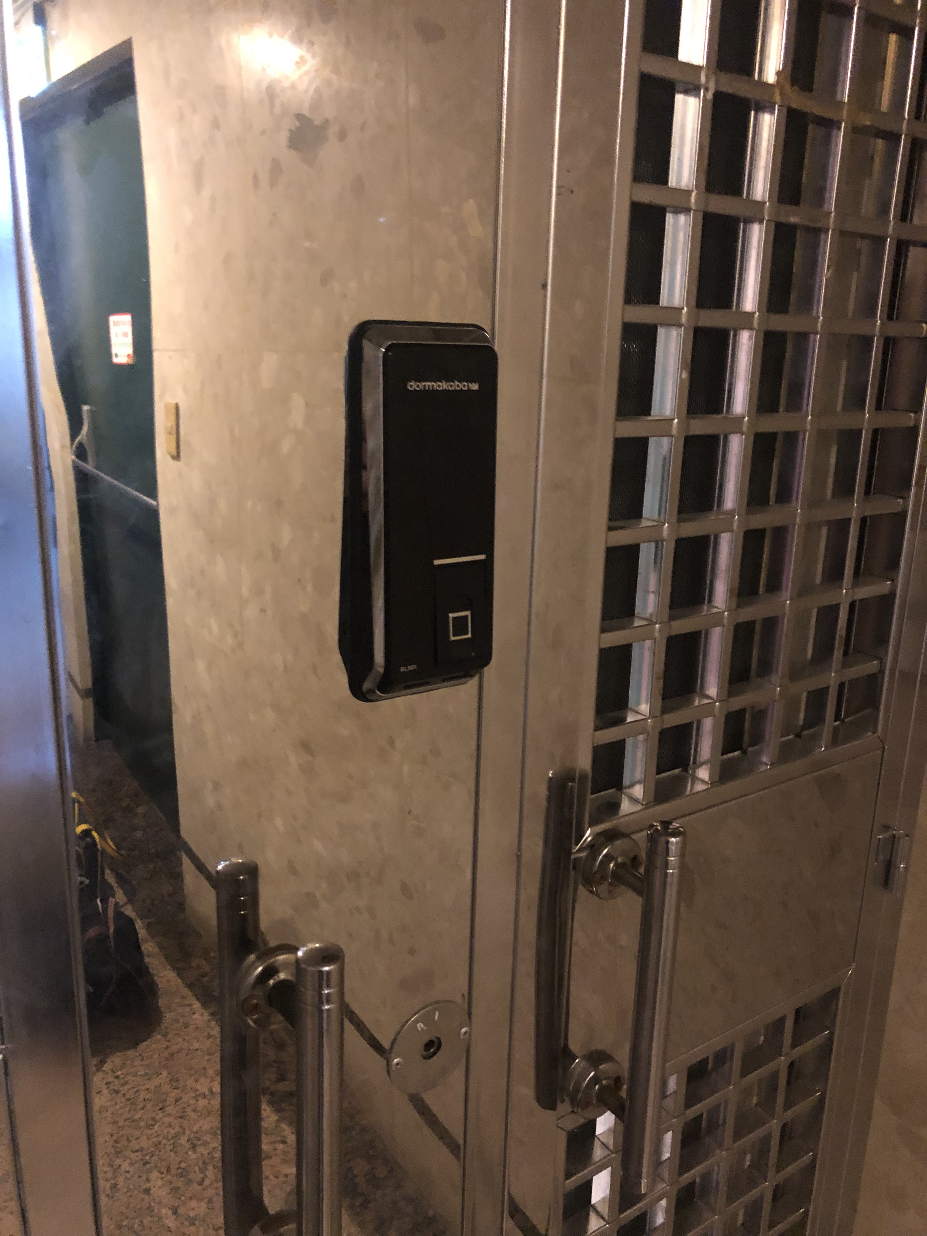 高雄電子鎖、指紋鎖、密碼鎖、高雄感應鎖、高雄配鎖、高雄電子鎖推薦、電子鎖安裝