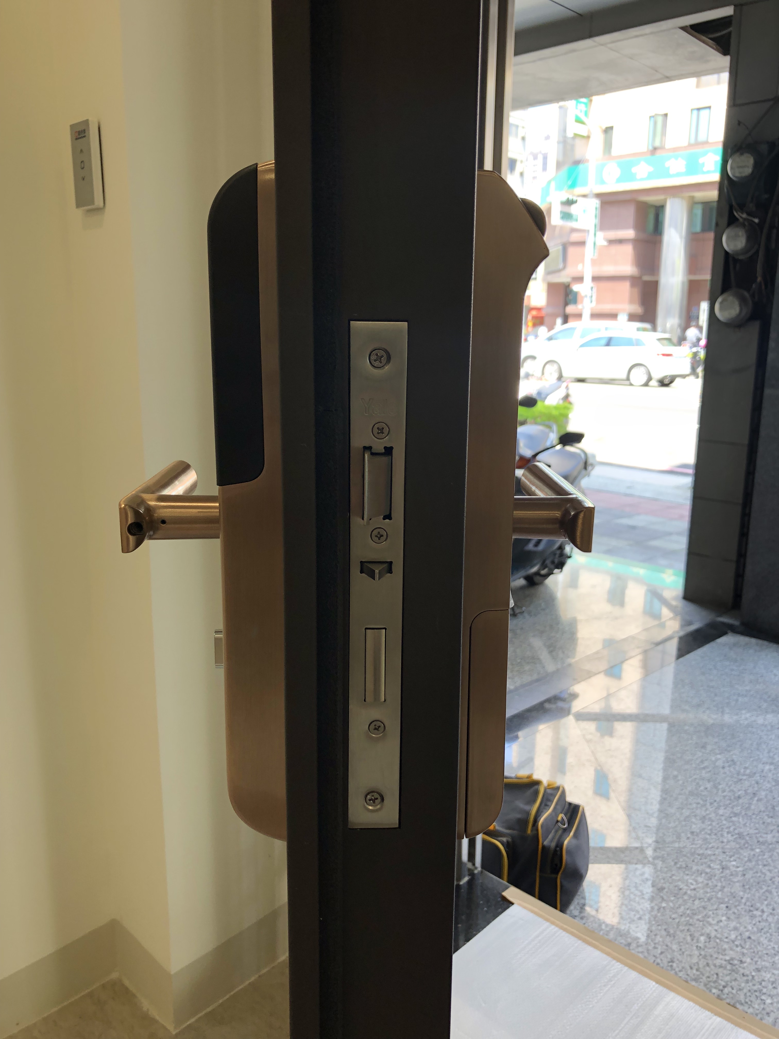 高雄電子鎖、指紋鎖、密碼鎖、高雄感應鎖、高雄配鎖、高雄電子鎖推薦、電子鎖安裝